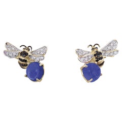 Clous d'oreilles en forme d'abeille en or 18 carats, diamants blancs et noirs et pierre d'iolite de couleur indigo