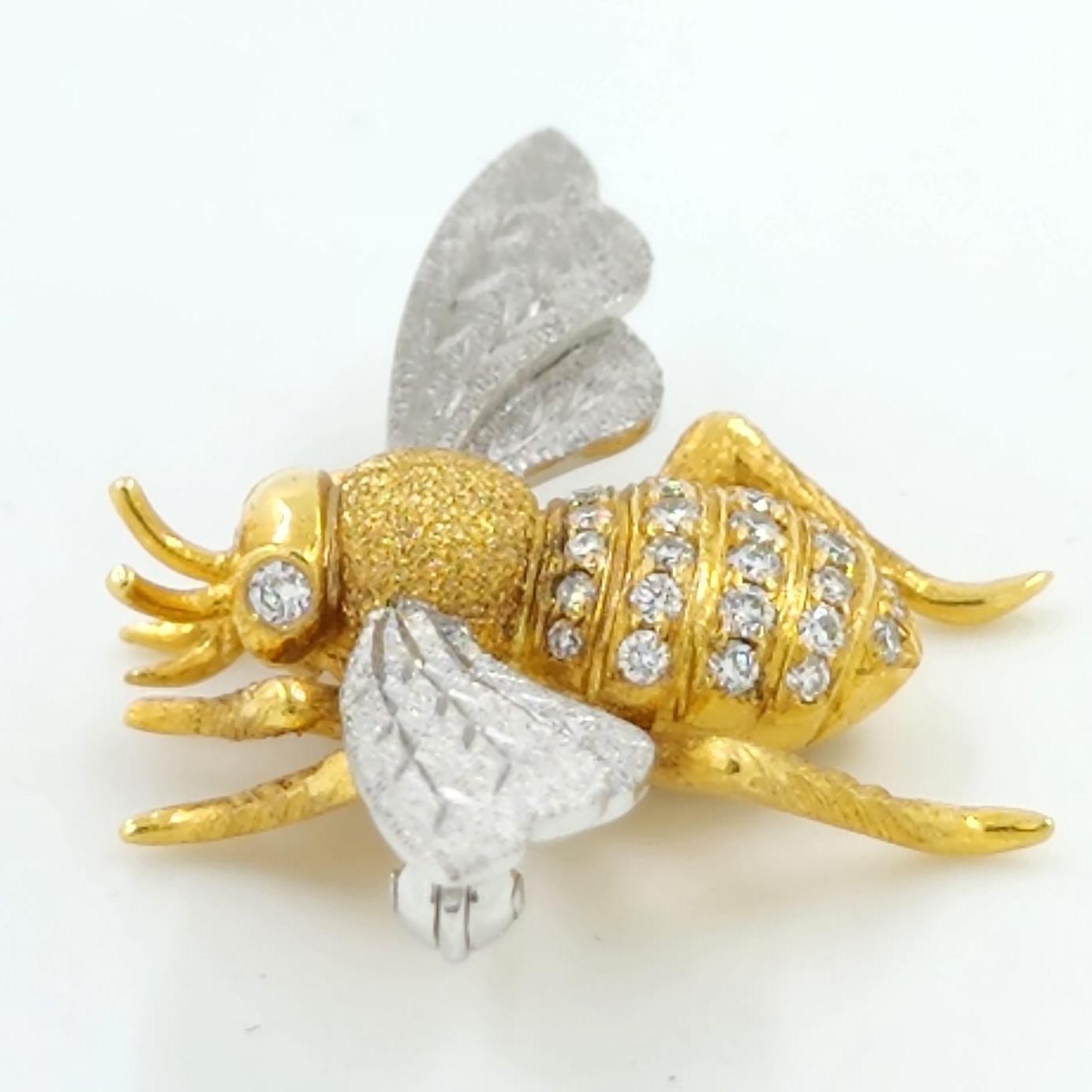 Bee lover be alert ! This bee brooch / pin is handcrafted and set in 18 karat white and yellow gold. The latter is set with 0.56carat of brilliant cut diamonds. The wing is make with 18 karat white gold with a silky-like finishing. The bee offer