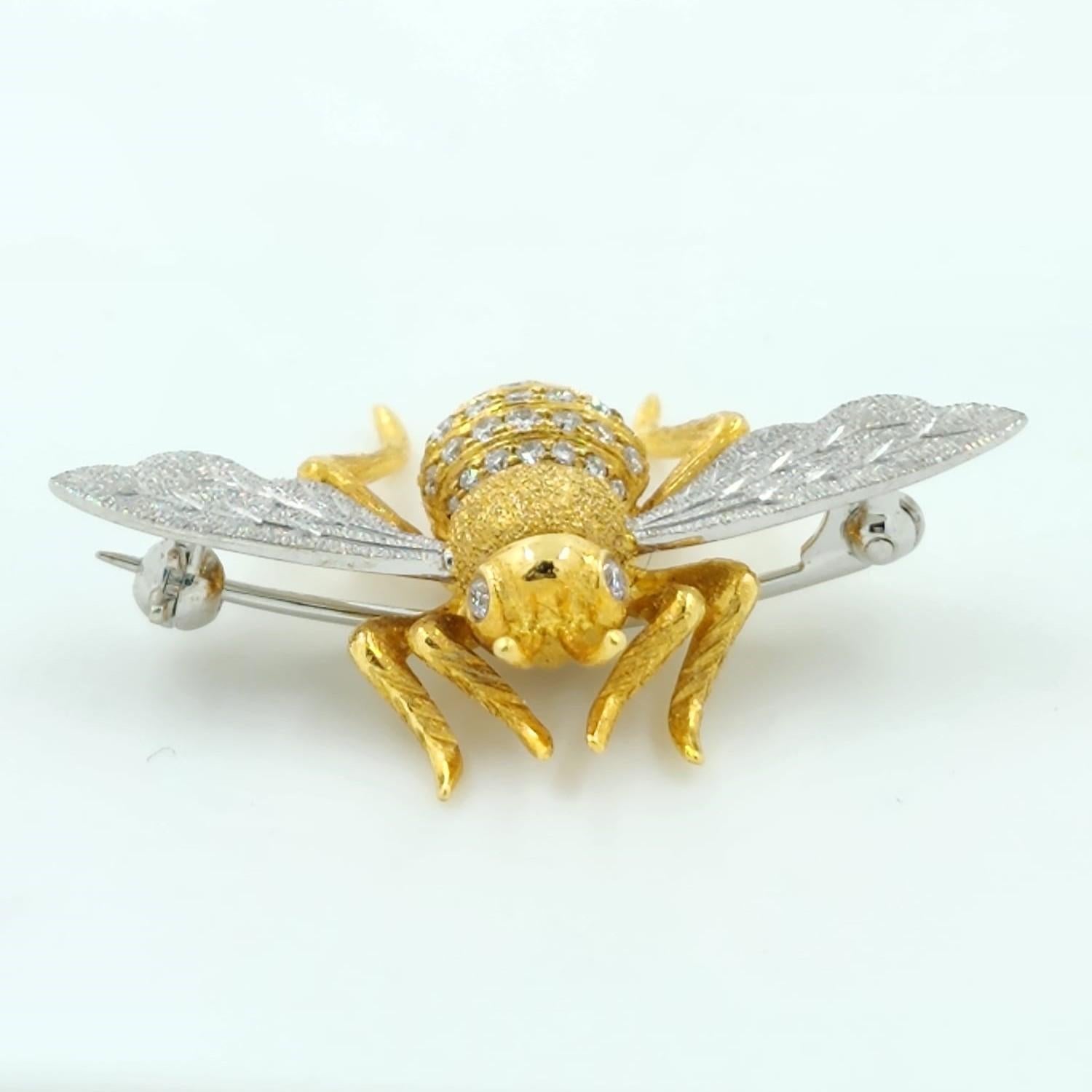 Brilliant Cut Bee Brooch Pin in 18 Karat Textured Gold and Diamond 