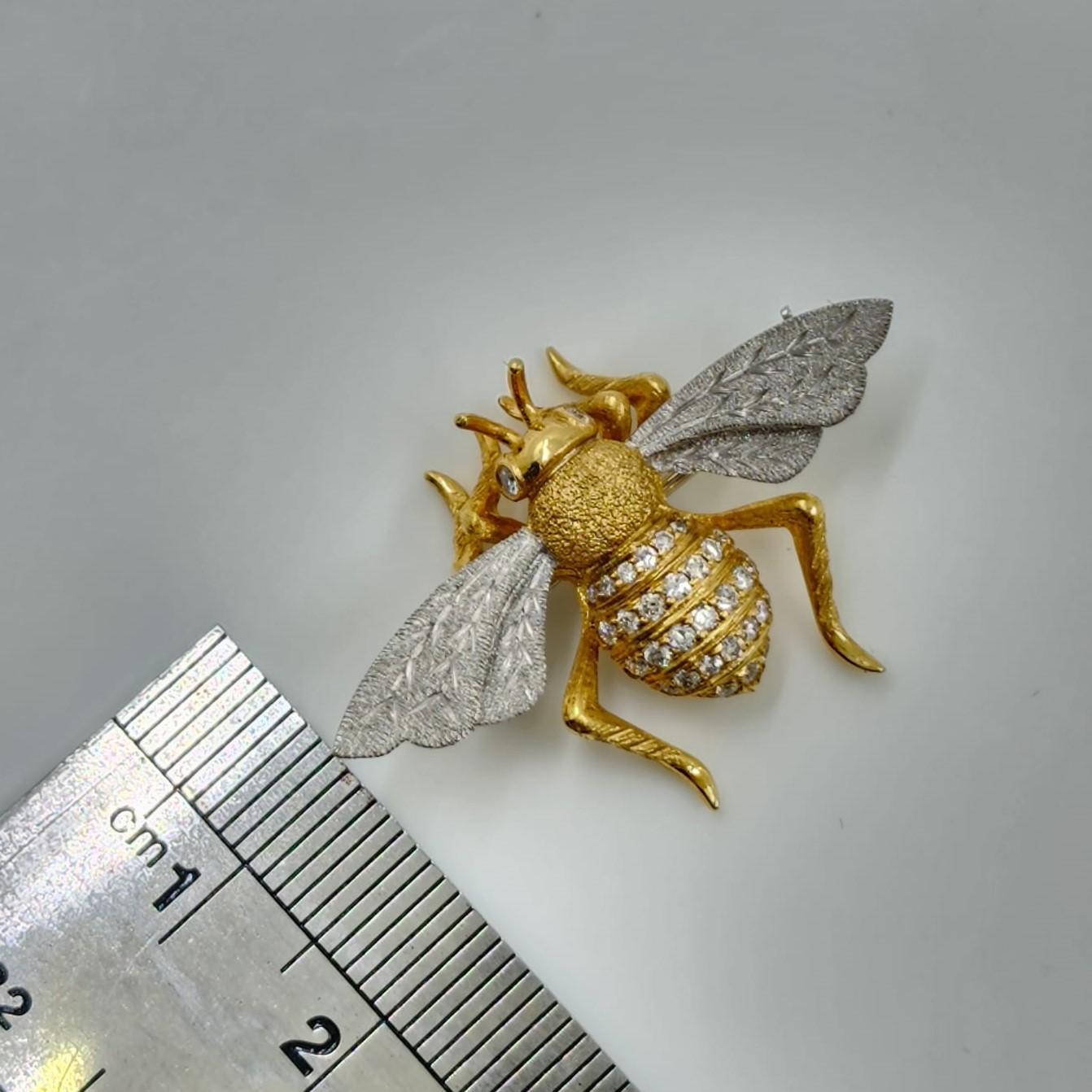 Bee Brooch Pin in 18 Karat Textured Gold and Diamond  2