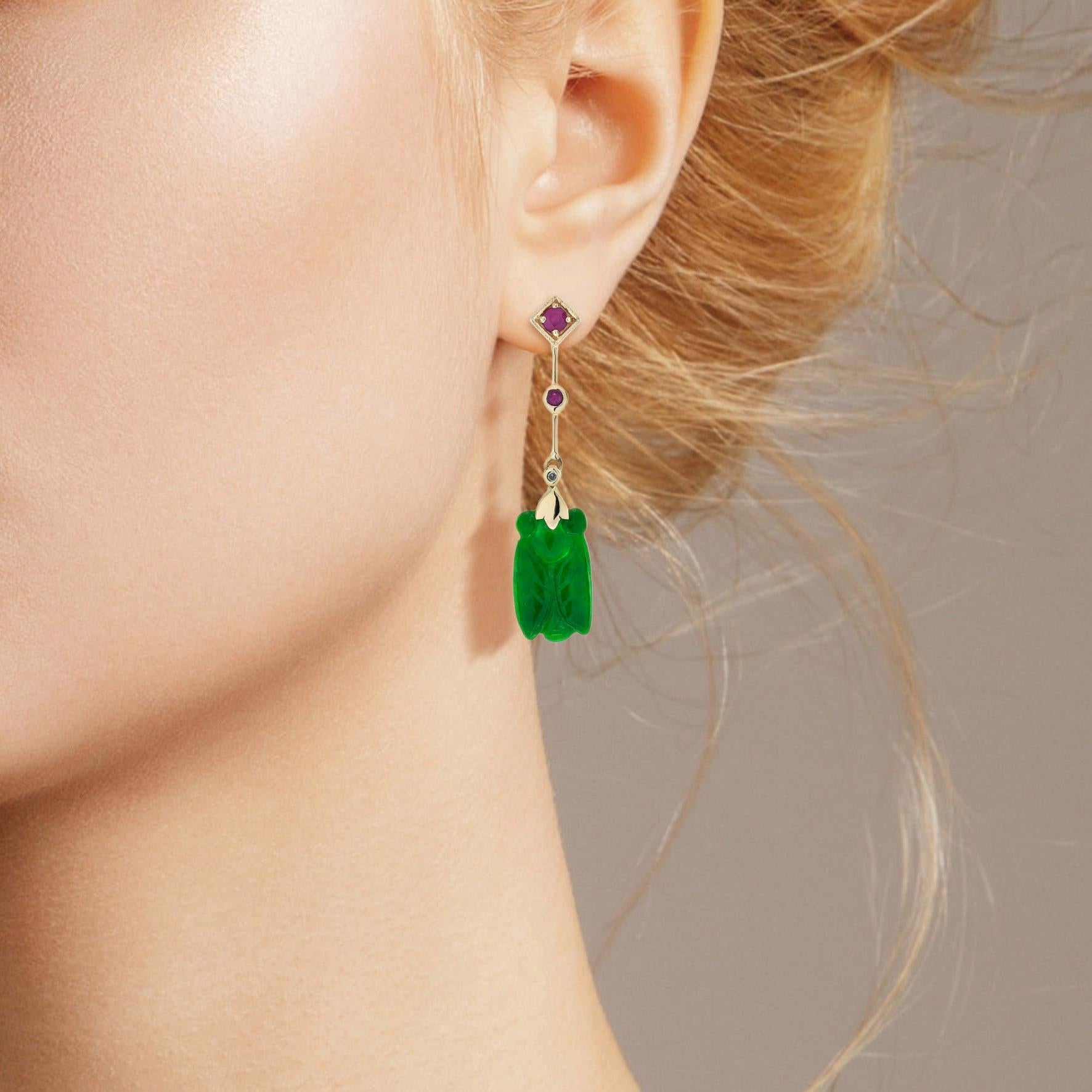 Bee Carved Jade Ruby Diamond Vintage Style Dangle 9K Gold Earrings In Good Condition For Sale In Oakton, VA