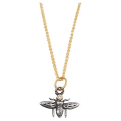 Collier pendentif breloque en forme d'abeille avec diamant, or 24 carats et argent