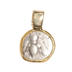 Bee Coin Pendant in 18K gold