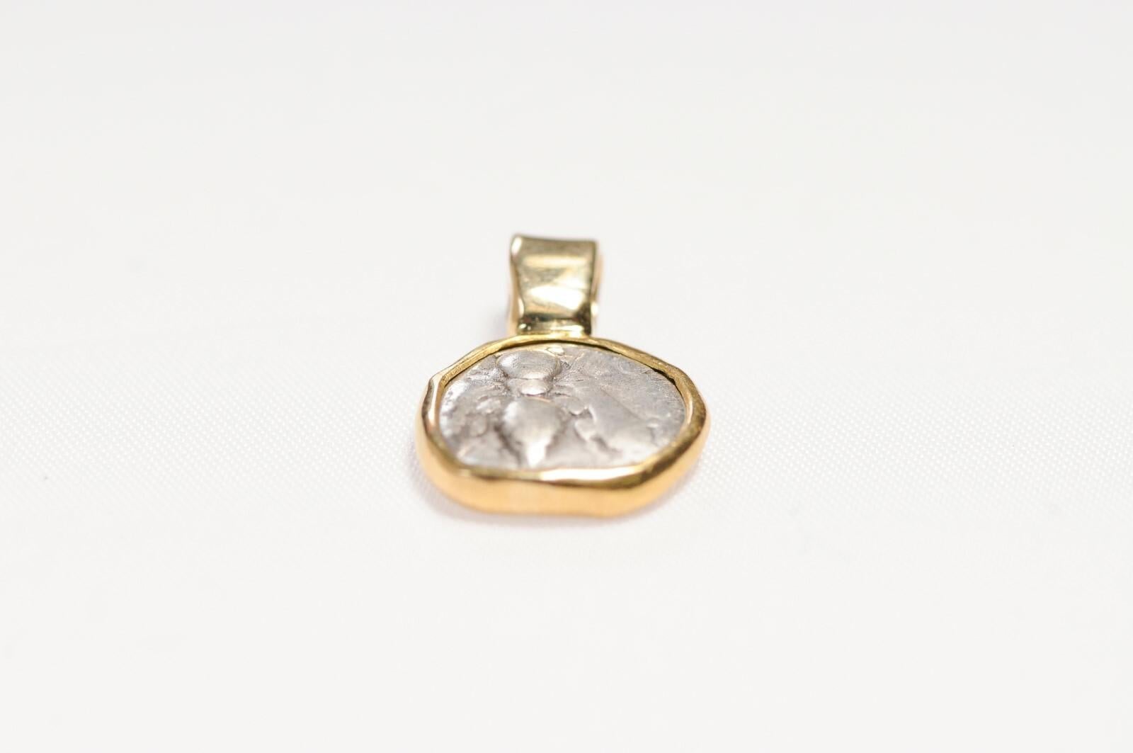 Bee Coin Pendant in 18K gold For Sale 2