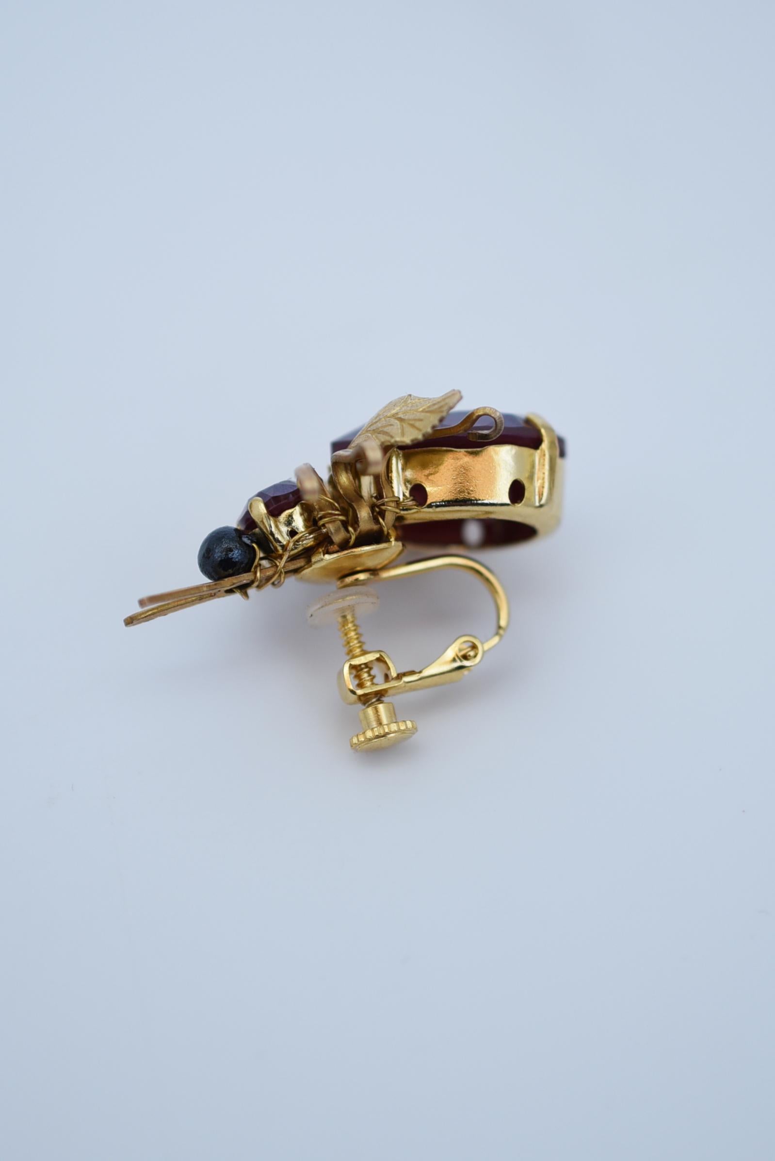 Taille ronde clip d'oreille abeille  Pièces de joaillerie vintage des années 1970 en vente