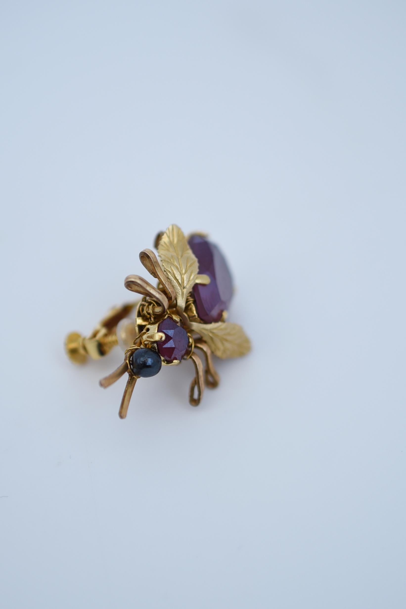 bee ear clip  / vintage jewelry , 1970's vintage parts For Sale 1