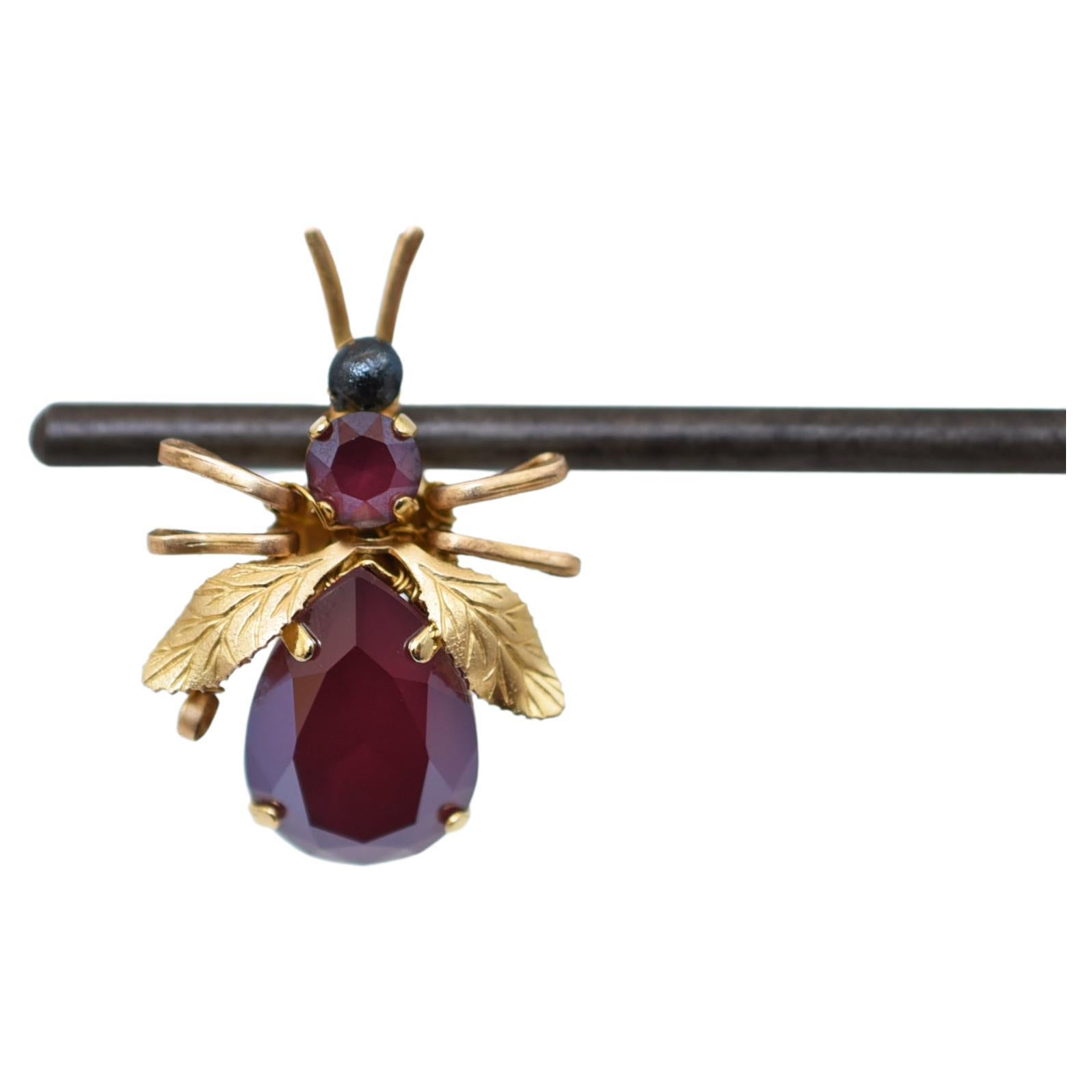 bee ear clip  / vintage jewelry , 1970's vintage parts