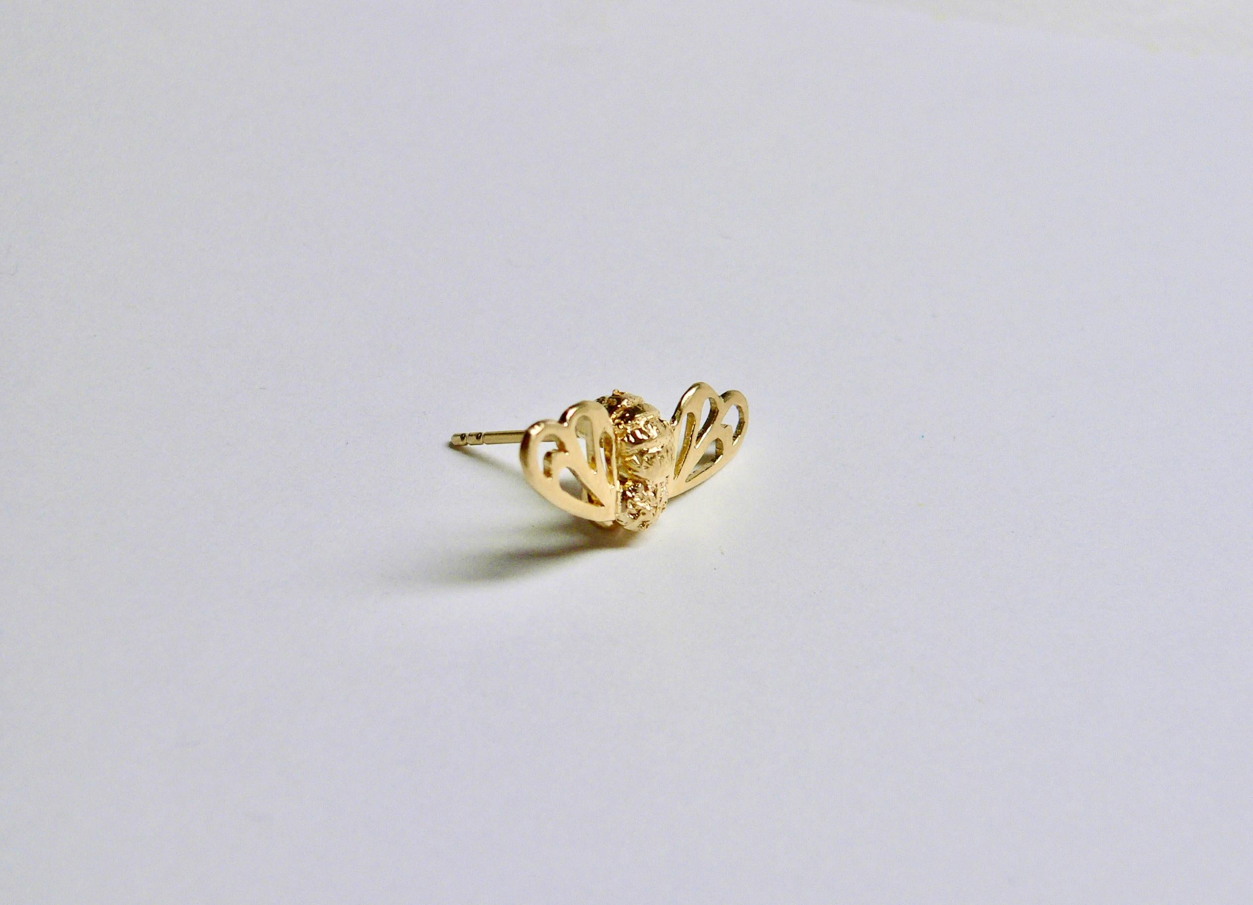 Bee earring from Bee Collection is made of Sterling Silver with 18 Karat gold plated. It is a motif of honey bee stinging.

The size is about 11mm length, 22mm width, 20mm depth (included post length) and 3grams of this item.