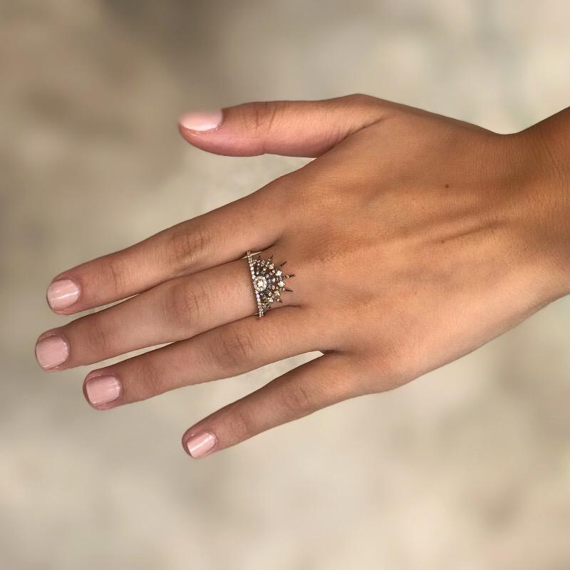 Perfect for illuminating a special occasion and enhancing any daytime look, Jardin Star Ring takes its inspiration from the eleven pointed star; the Spiritual Messenger. A pathfinder bursting with light, Jardin Star unites the wisdom of the earth