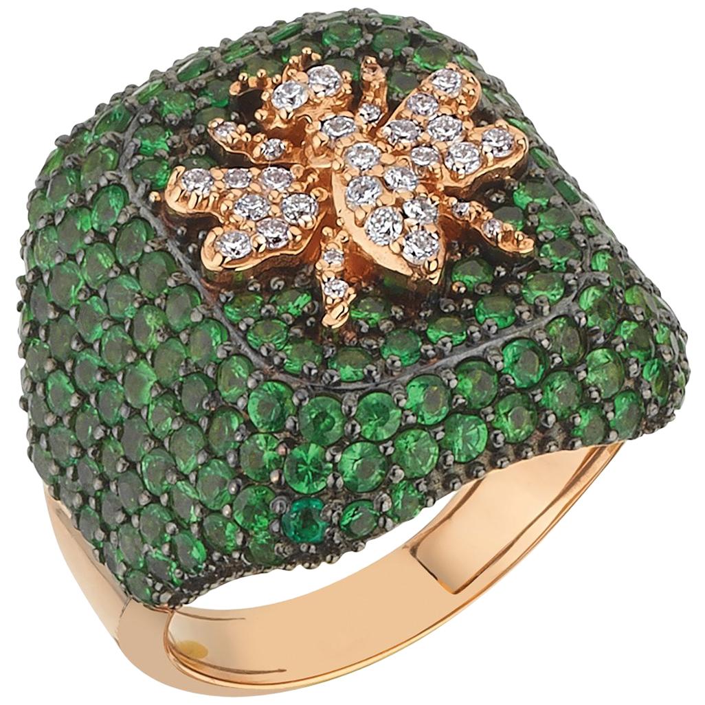 The Bee Ring is a true emblem of feminine power. Inspired by the Queen Bee, it is an expression of purification, physical abundance and perfection. Set in 0.27 carat white diamonds and 3.79 carat tsavorite, the Bee Ring can be customized for