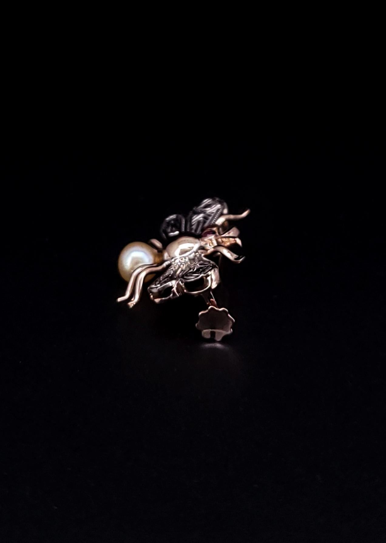 Bee Insect 14k Gold Brooch with Ruby and Pearl In Excellent Condition For Sale In New York, NY