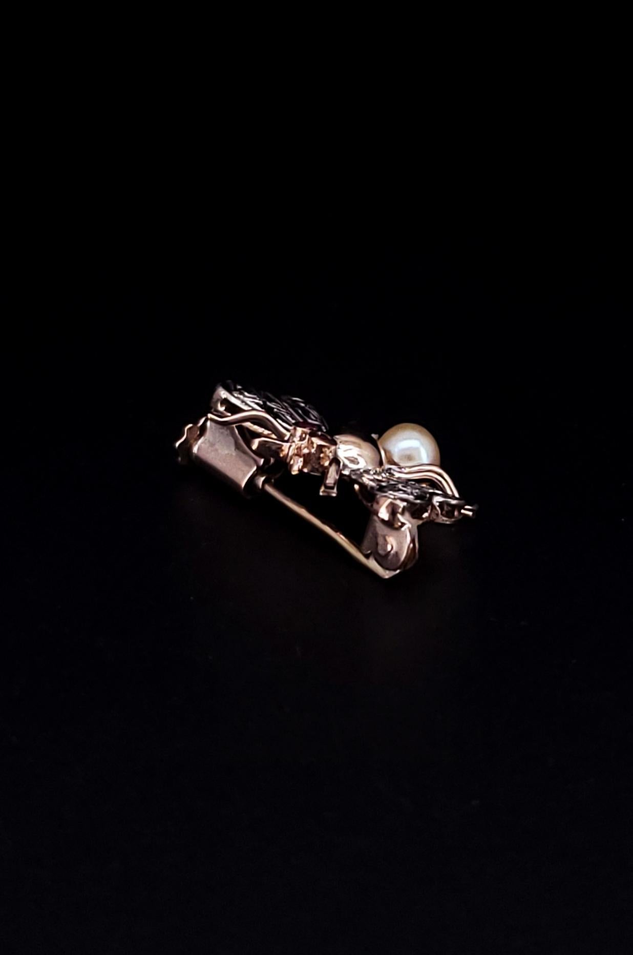 Women's Bee Insect 14k Gold Brooch with Ruby and Pearl For Sale