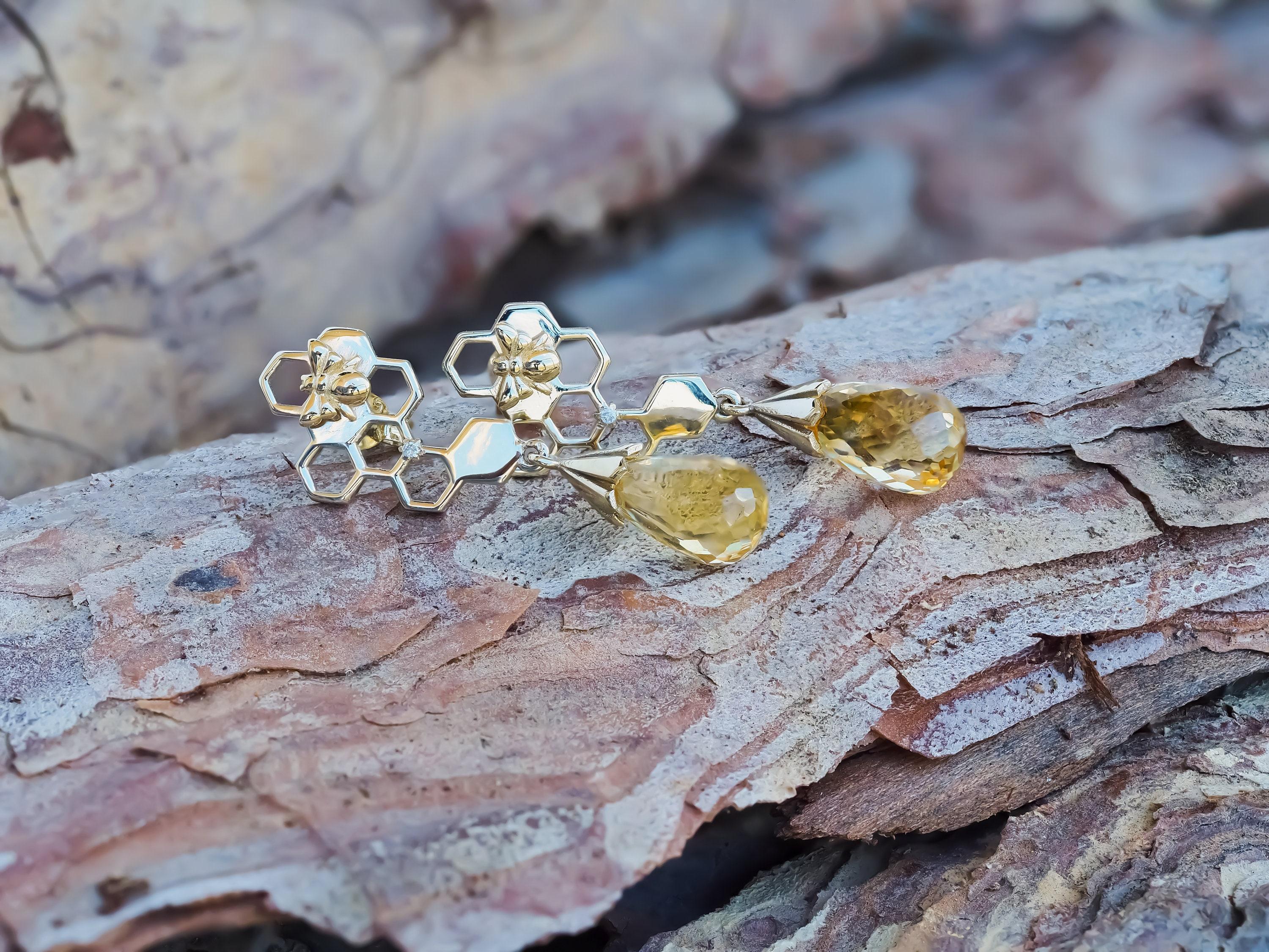 Bee on honeycomb citrine earrings studs (Moderne) im Angebot