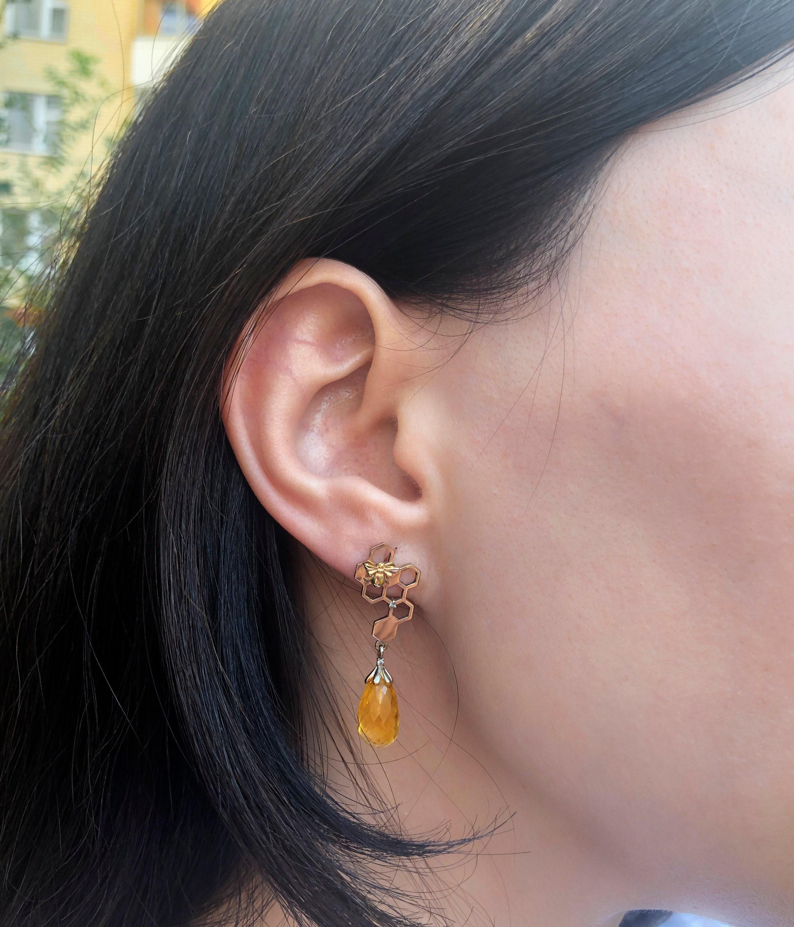 Bee on honeycomb citrine earrings studs (Briolette) im Angebot