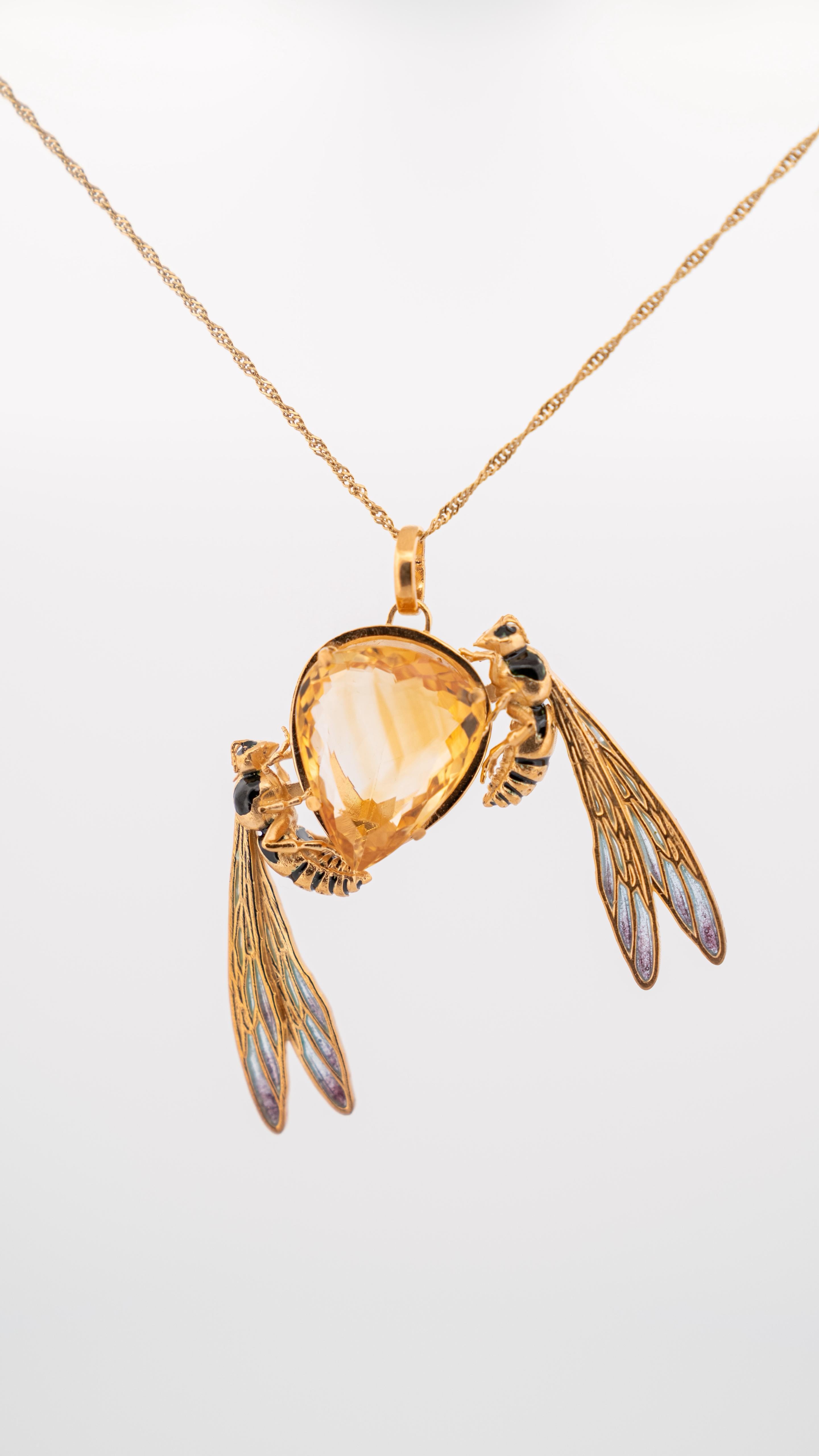 Bee Pendant in Vermeil Silver with Citrine and Plique-à-Jour Enamel Wings In New Condition For Sale In BADALONA, ES