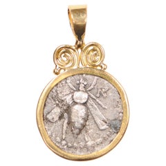Colgante Abeja con Motivo Remolino Dorado (sólo colgante)
