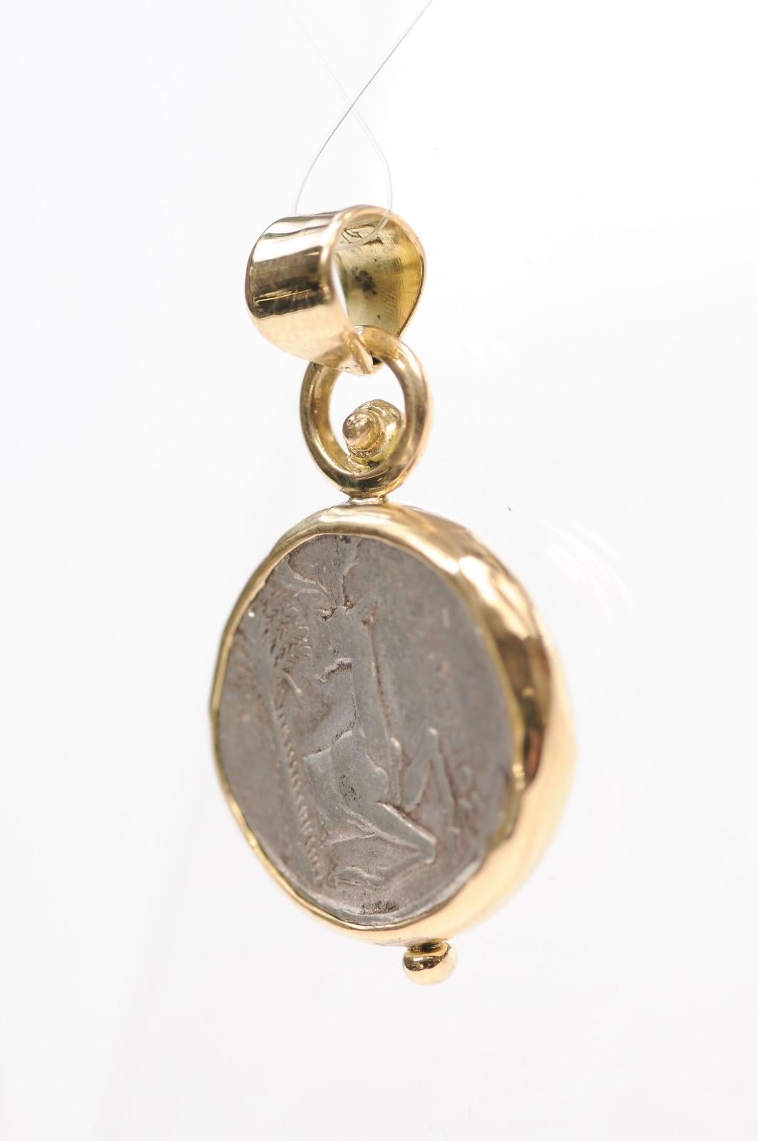 Colgante de moneda tetradracma de abeja y ciervo con oro de 18 quilates en venta 2