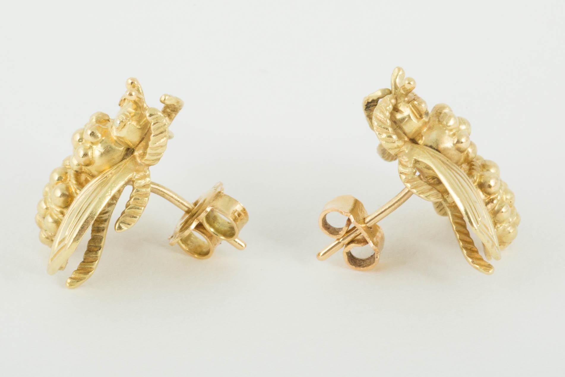 These modern Bee earrings are set in 18ct Gold and have a post and butterfly fitting