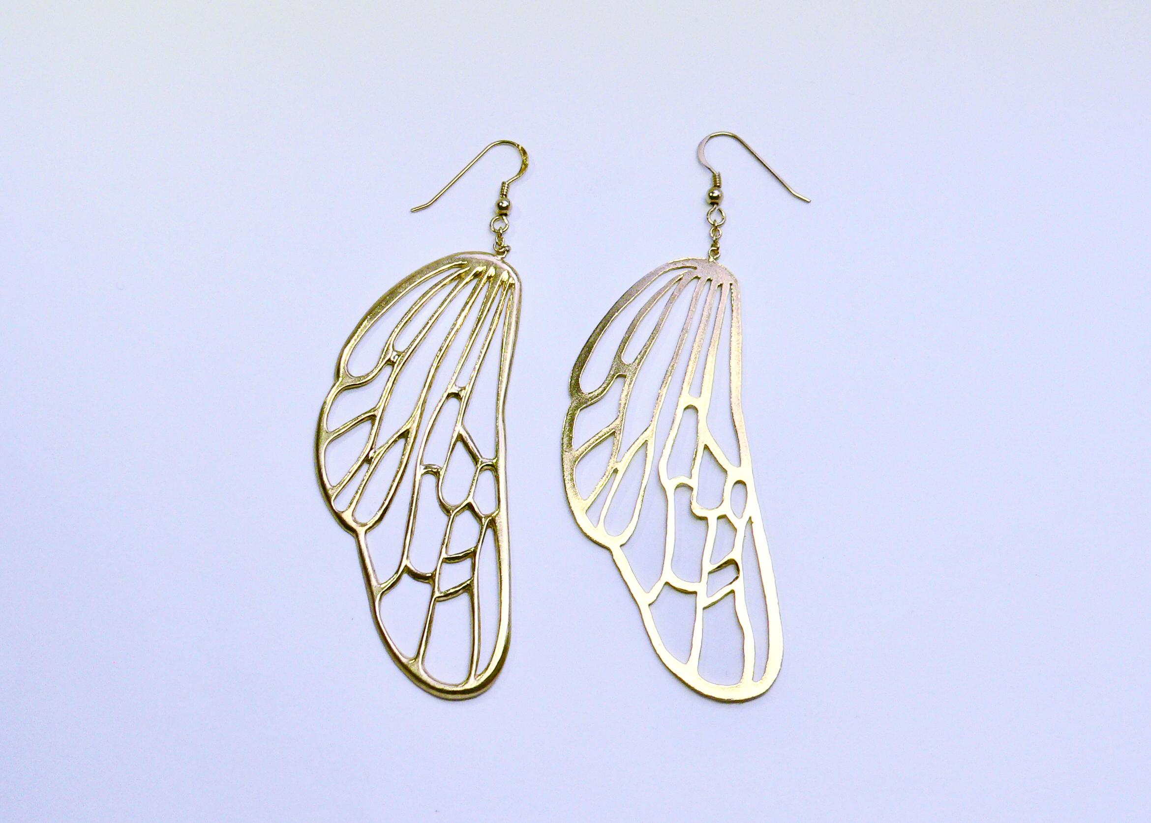 Bee wing earring from Bee Collection is made of Sterling Silver with 18 Karat gold plated. It is a motif of bee wings.

The size is about 95mm length, 30mm width, 1mm thickness and 6.5 grams by each item.

