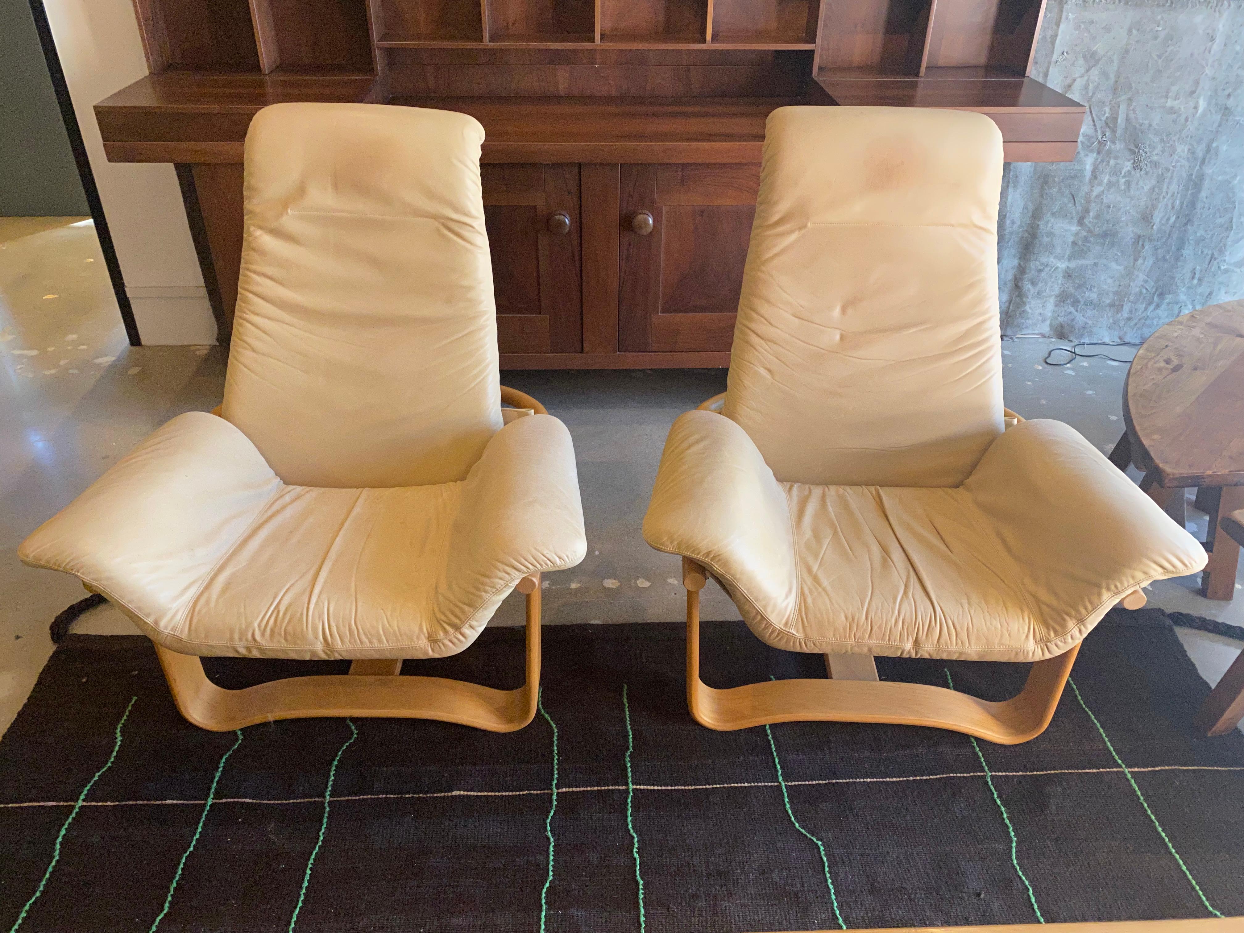 Beech and Buff Leather Scandinavian Lounge Chairs, 1970's In Good Condition In Austin, TX
