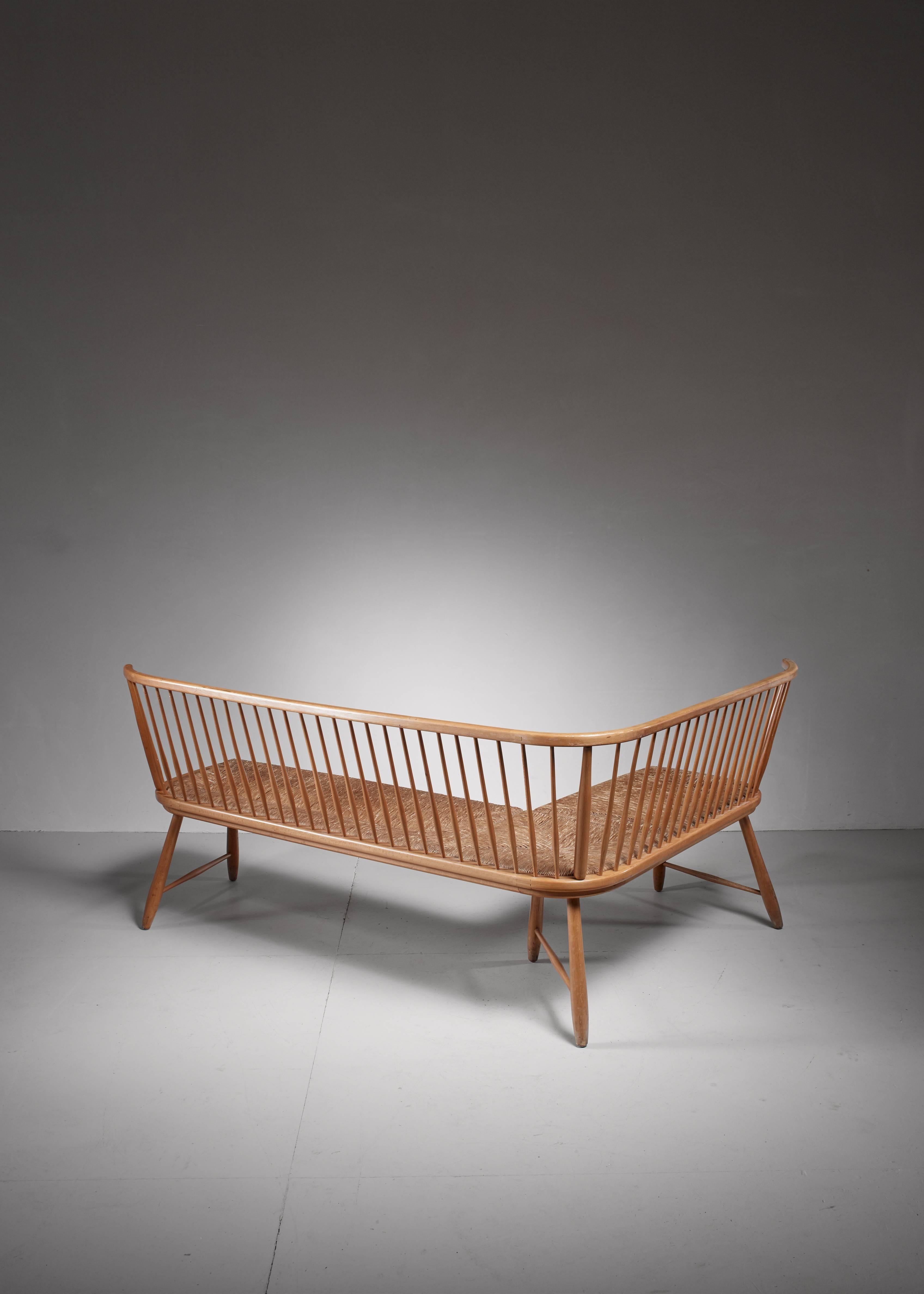 Allemand Banc d'angle en hêtre et rotin de l'architecte allemand Arno Lambrecht:: années 1950