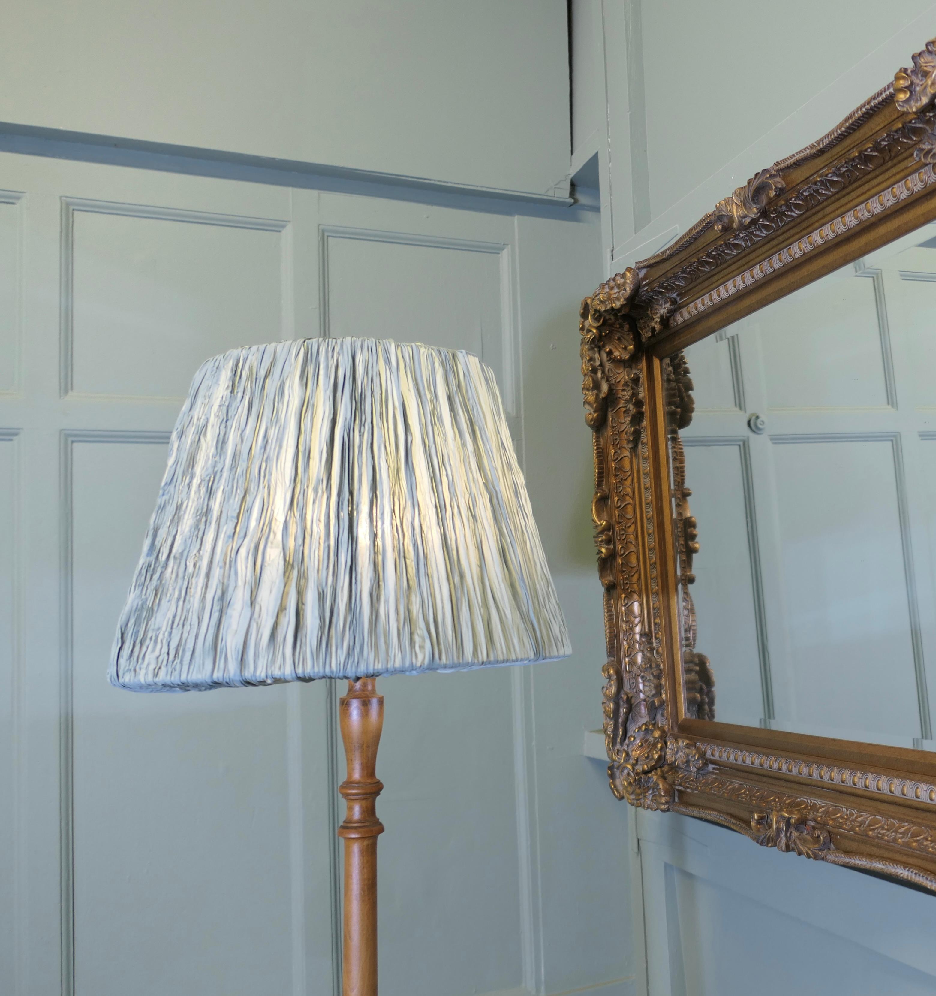 Lampadaire en hêtre et orme, lampe standard en vente 1