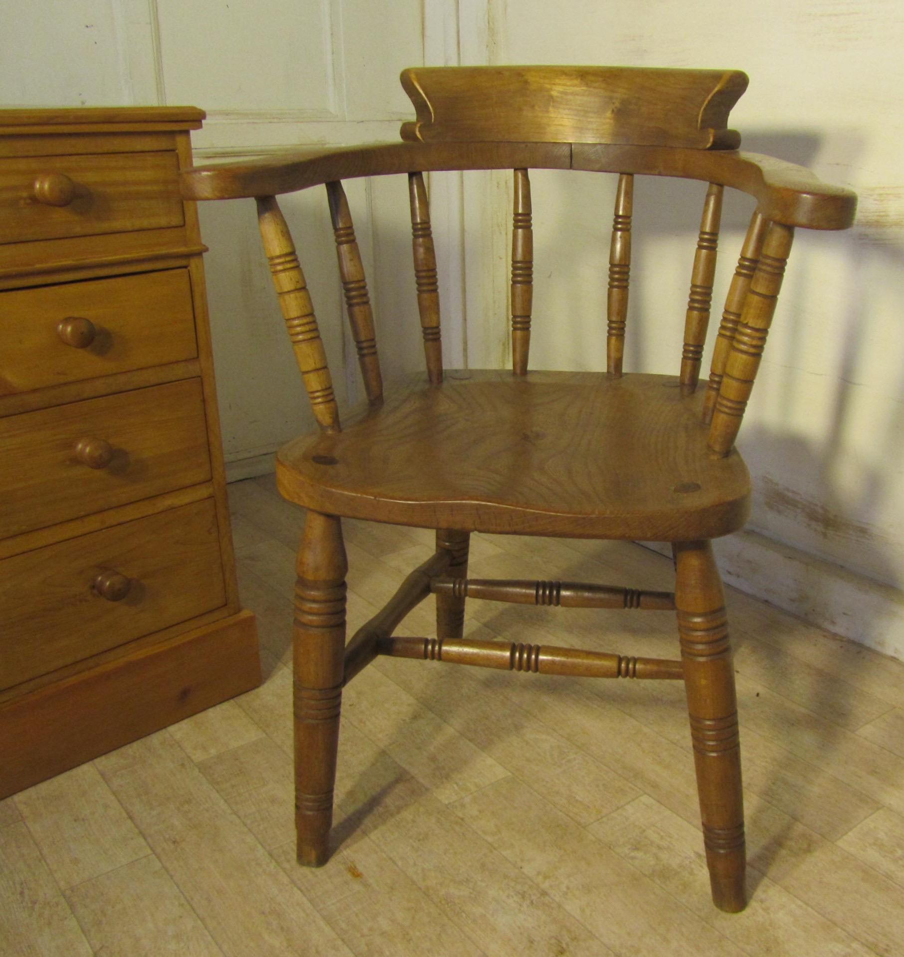 Beech and Elm Smokers Bow Office or Desk Chair In Good Condition For Sale In Chillerton, Isle of Wight