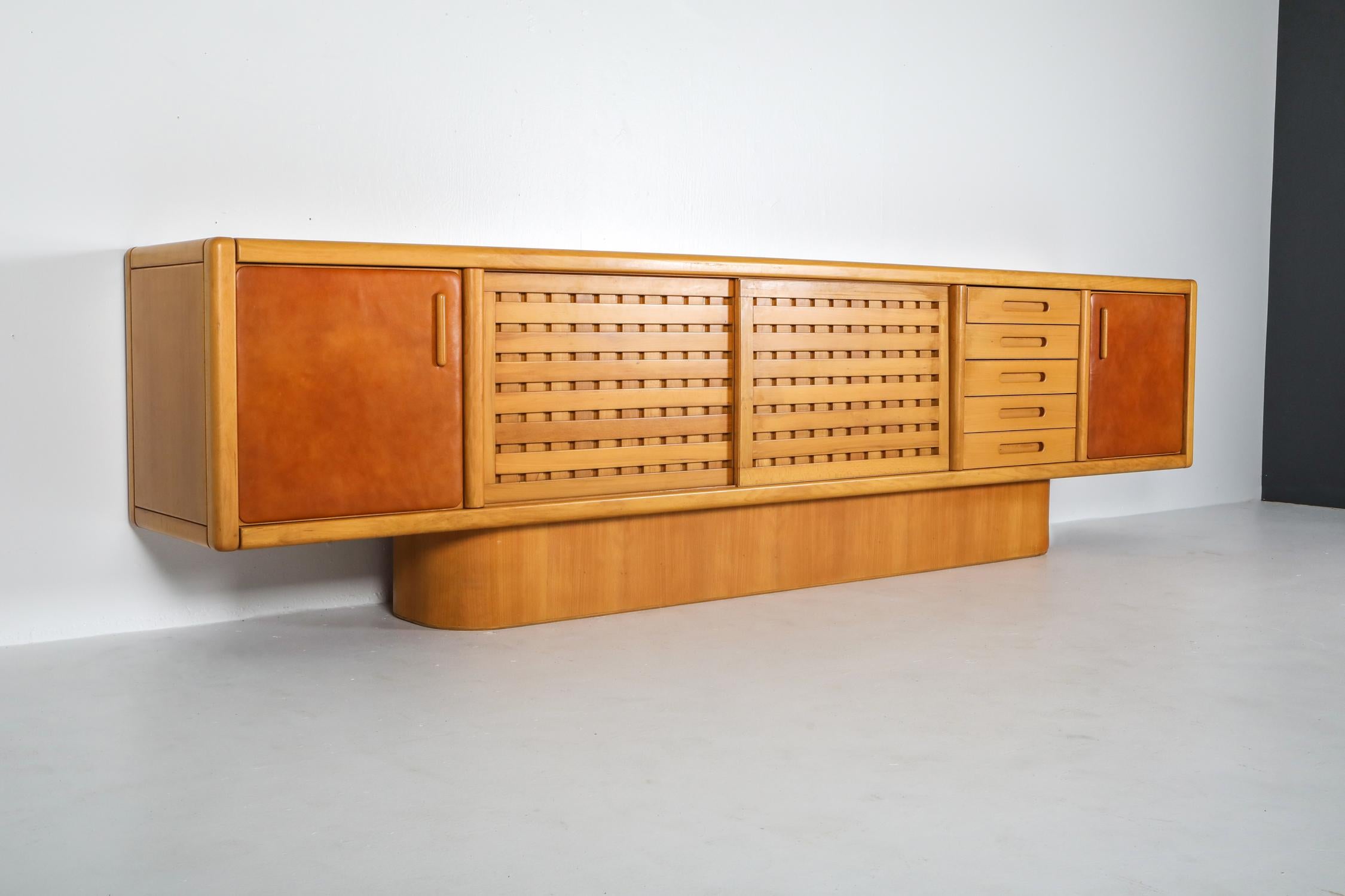 Beech and Leather Sideboard by Mario Marenco, Italy In Excellent Condition In Antwerp, BE