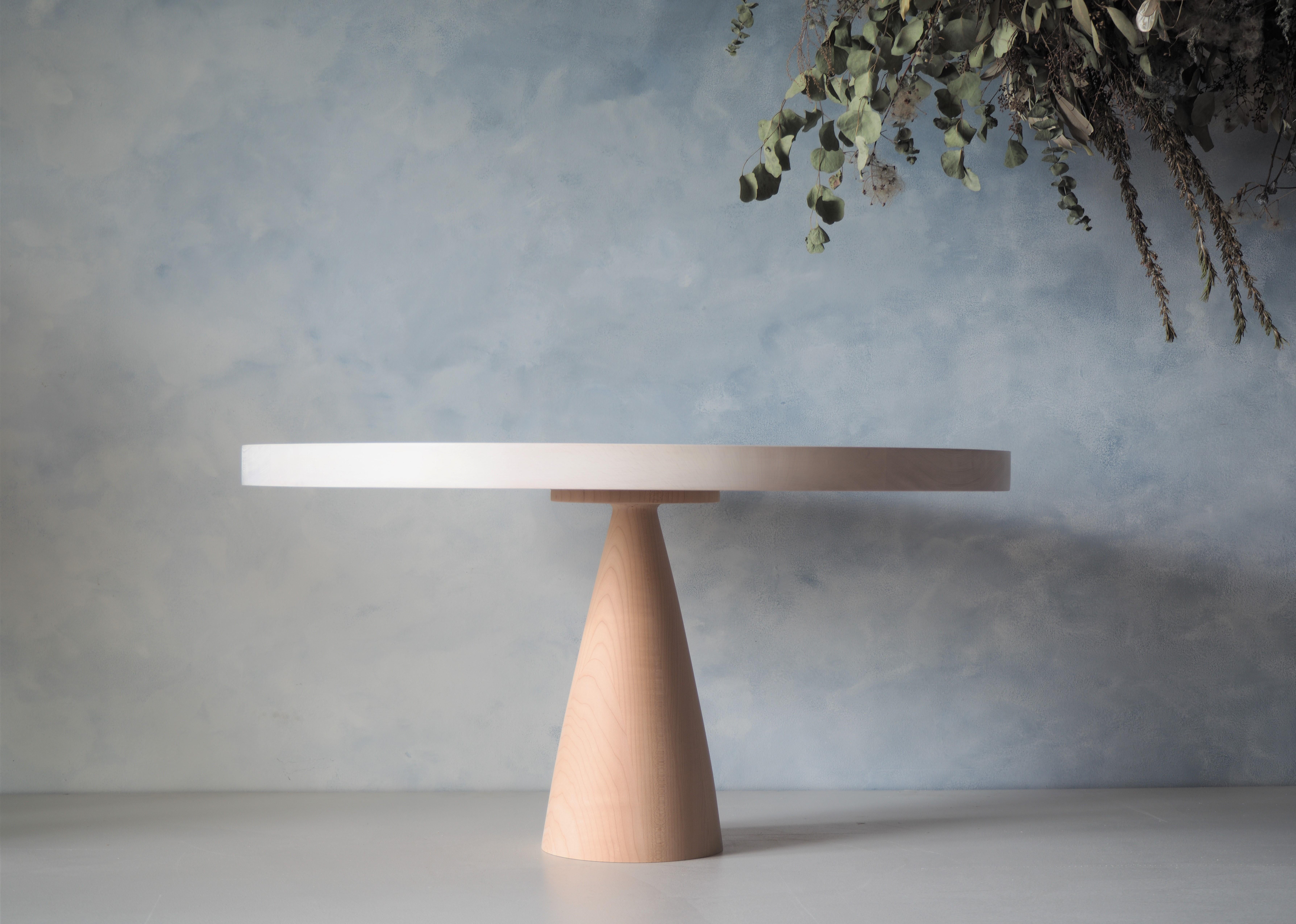 Runder Couchtisch aus Buche und Ahornholz von MSJ Furniture Studio (Moderne) im Angebot