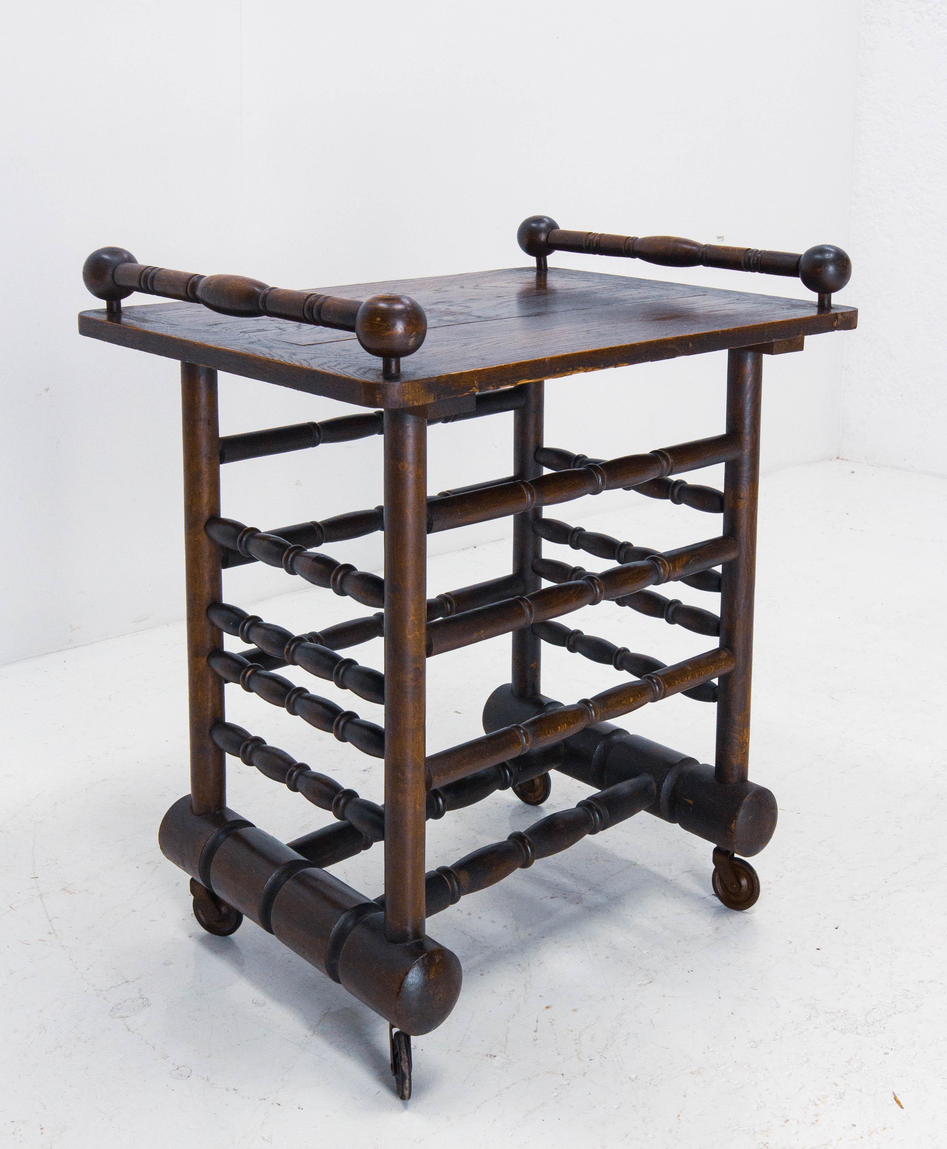Bar cart drinks or cocktail trolley
Turned beech and oak tray
French, circa 1940
Good vintage condition.

Shipping:
L70 P50 H77 13.20 kg.

