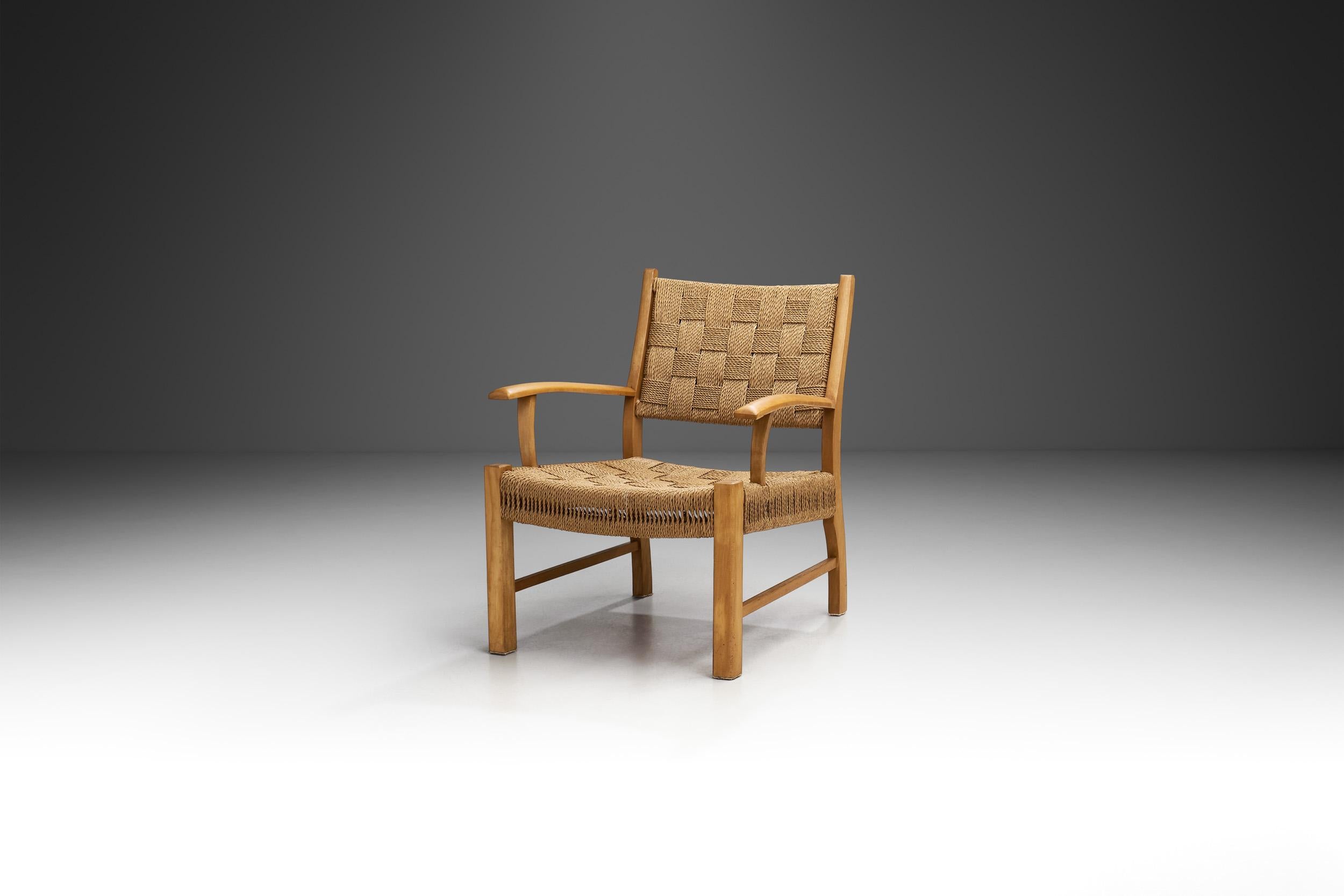 Frits Schlegel è stato un architetto e designer danese di stampo funzionalista che, pur avendo avuto grande successo come architetto, a partire dagli anni '30 progettò anche una serie di linee di mobili ispirate al movimento Bauhaus.

Questa