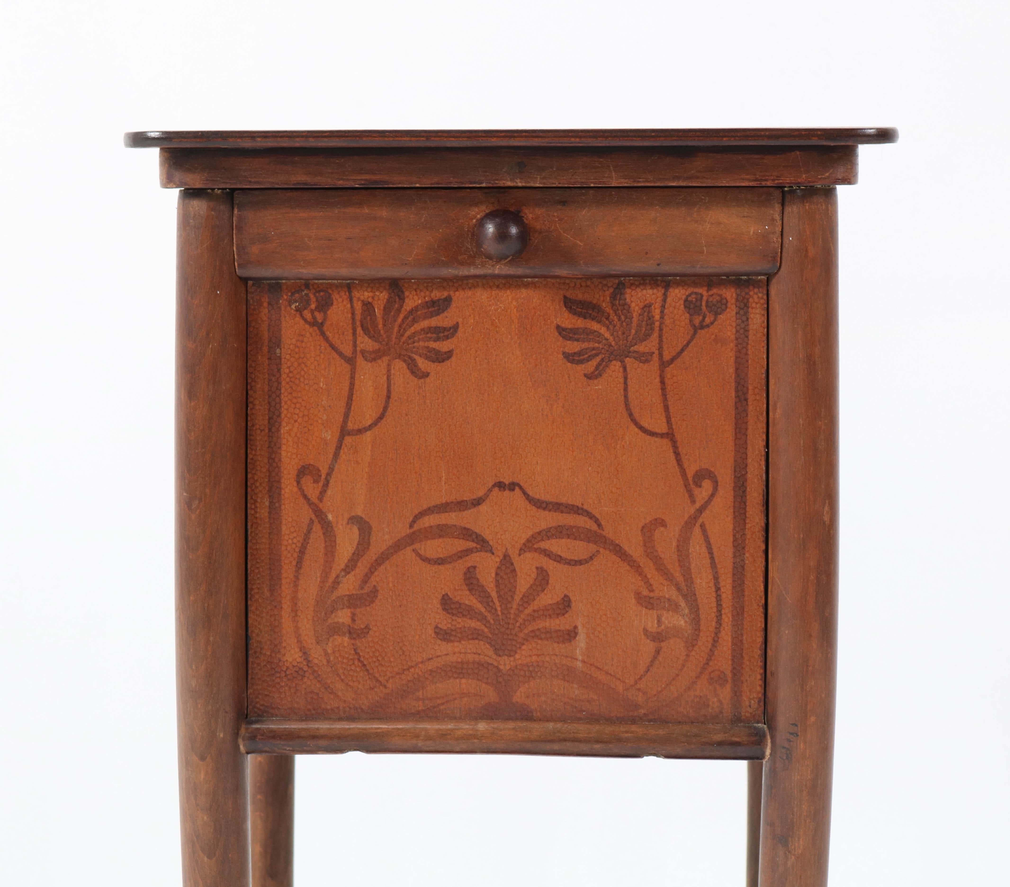 Beech Bentwood Art Nouveau Nightstand by Jacob and Josef Kohn Vienna, 1900s In Good Condition In Amsterdam, NL