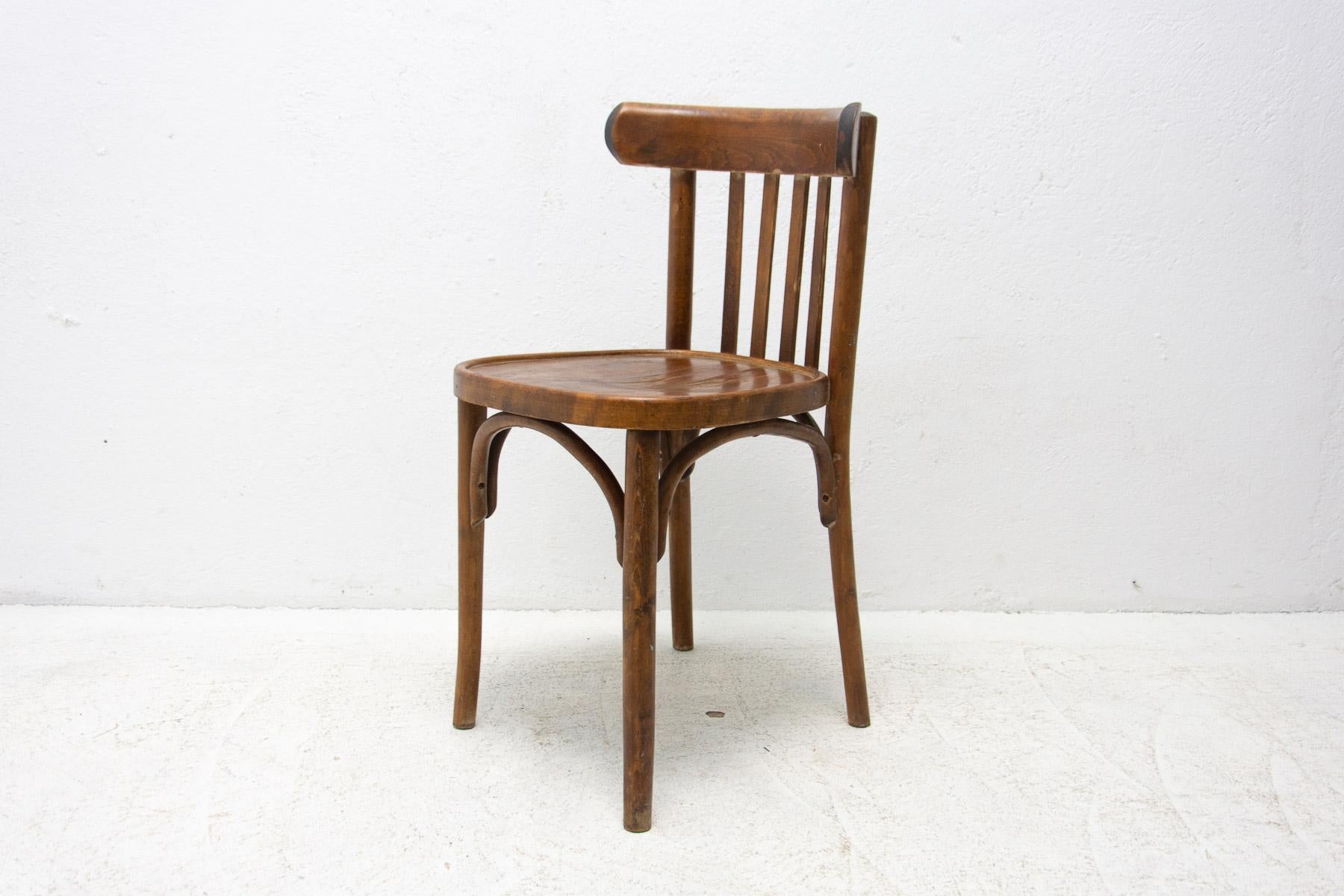 This chair was made by Thonet in the former Czechoslovakia in the 190´s. Chair is structurally perfectly fine. The surface bears slight signs of age and wear.

Measures: Height: 76 cm

Seat: 40×42 cm

Set height: 46 cm.