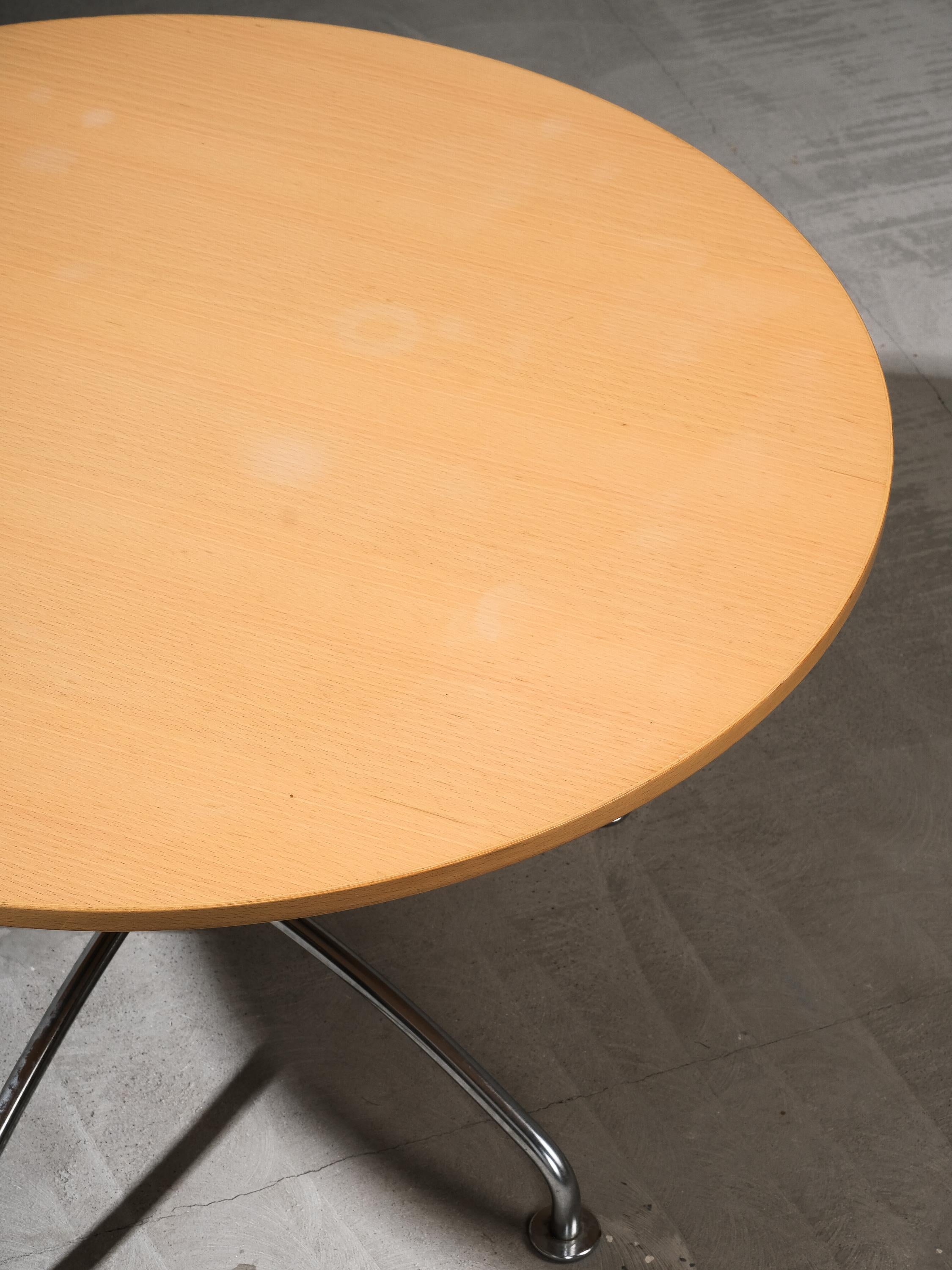 Beech & Chrome Round Coffee Table by Jens Ammundsen for Fritz Hansen, 1990s In Good Condition For Sale In Karis, Nyland