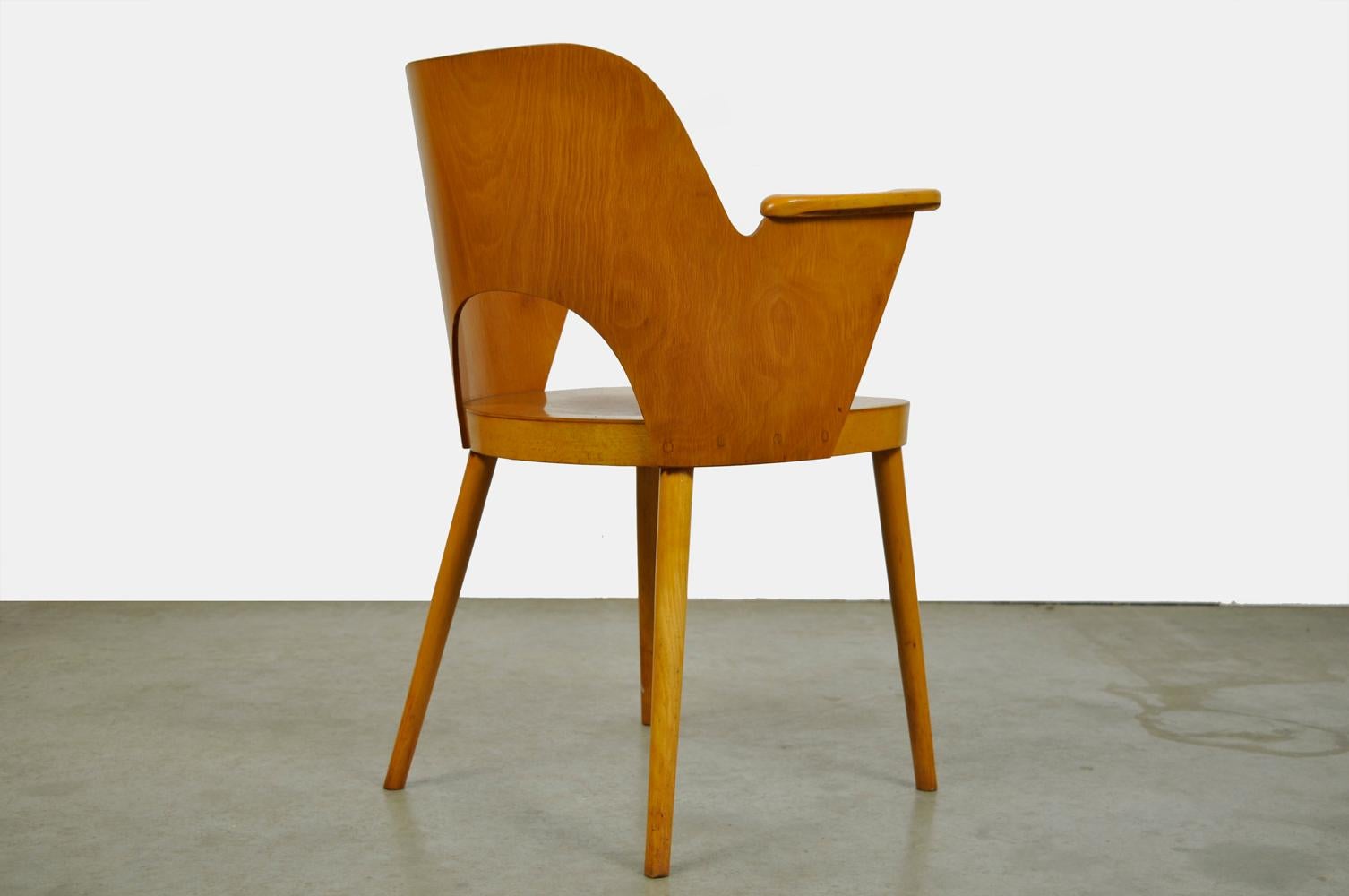 Beech Dining Chairs by Oswald Haerdtl and Produced by Ton 'Thonet' For Sale 12