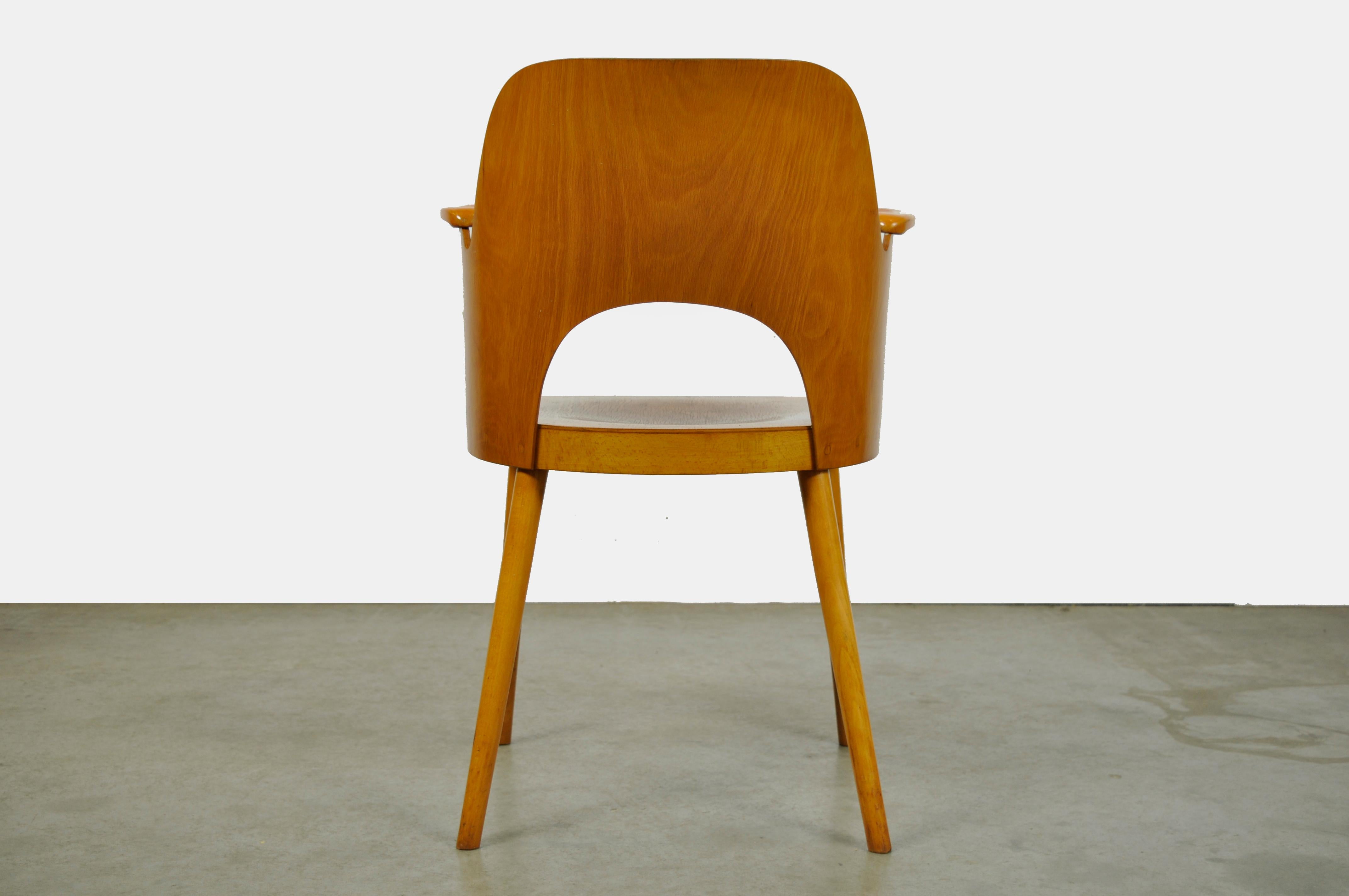 Beech Dining Chairs by Oswald Haerdtl and Produced by Ton 'Thonet' For Sale 13