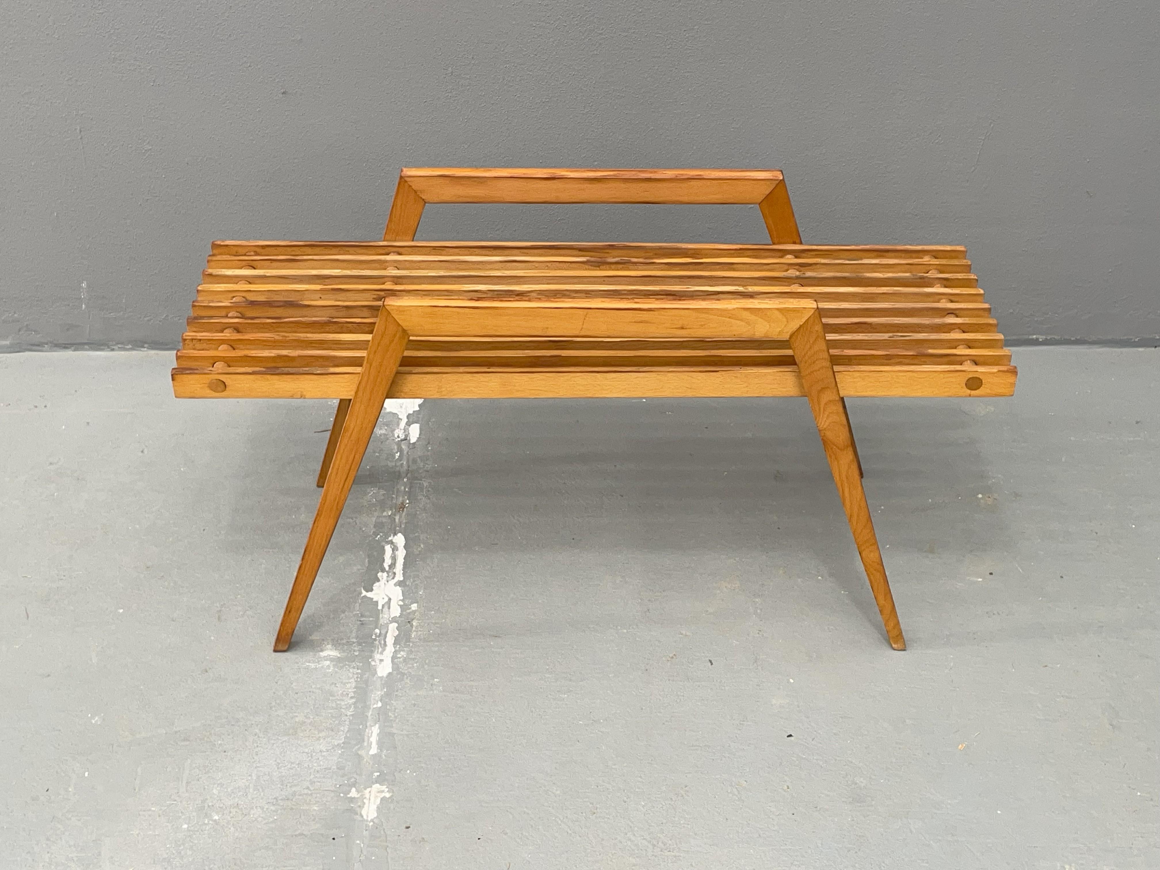 Art déco Stand de fleurs en Beeche par ULUV, Tchécoslovaquie, 1970 en vente