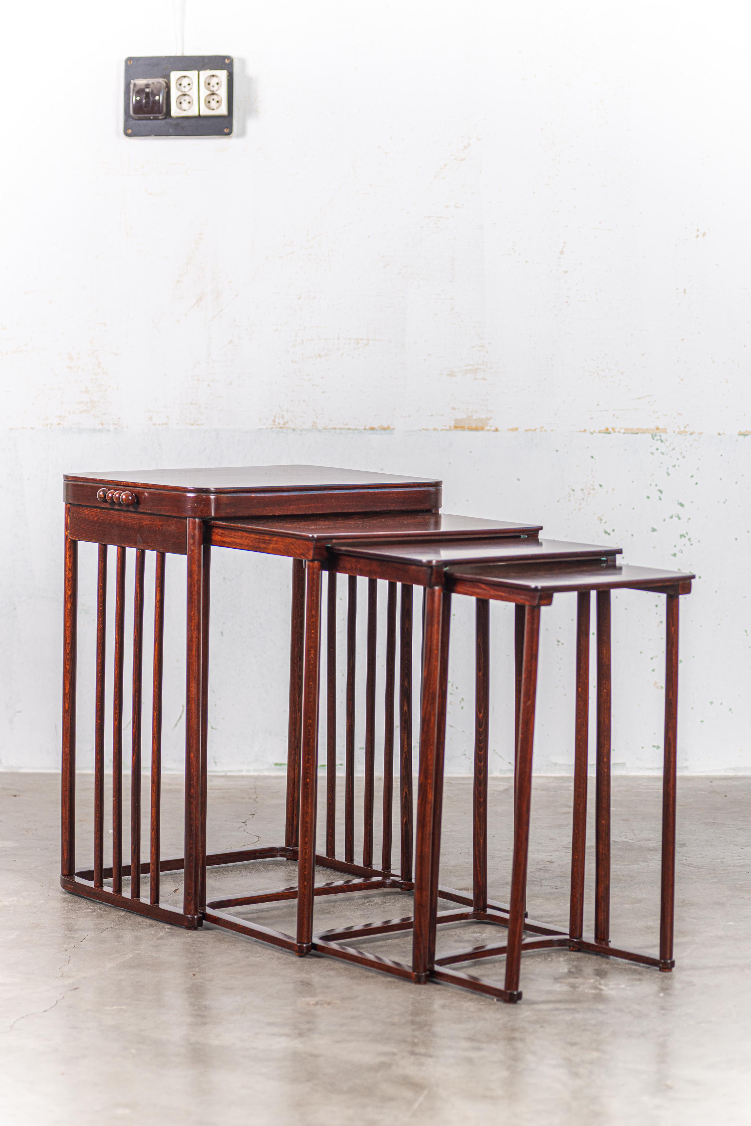 Satz von 4 Beistelltischen aus Buche von Josef Hoffmann für Jacob & Josef Kohn im Angebot 5