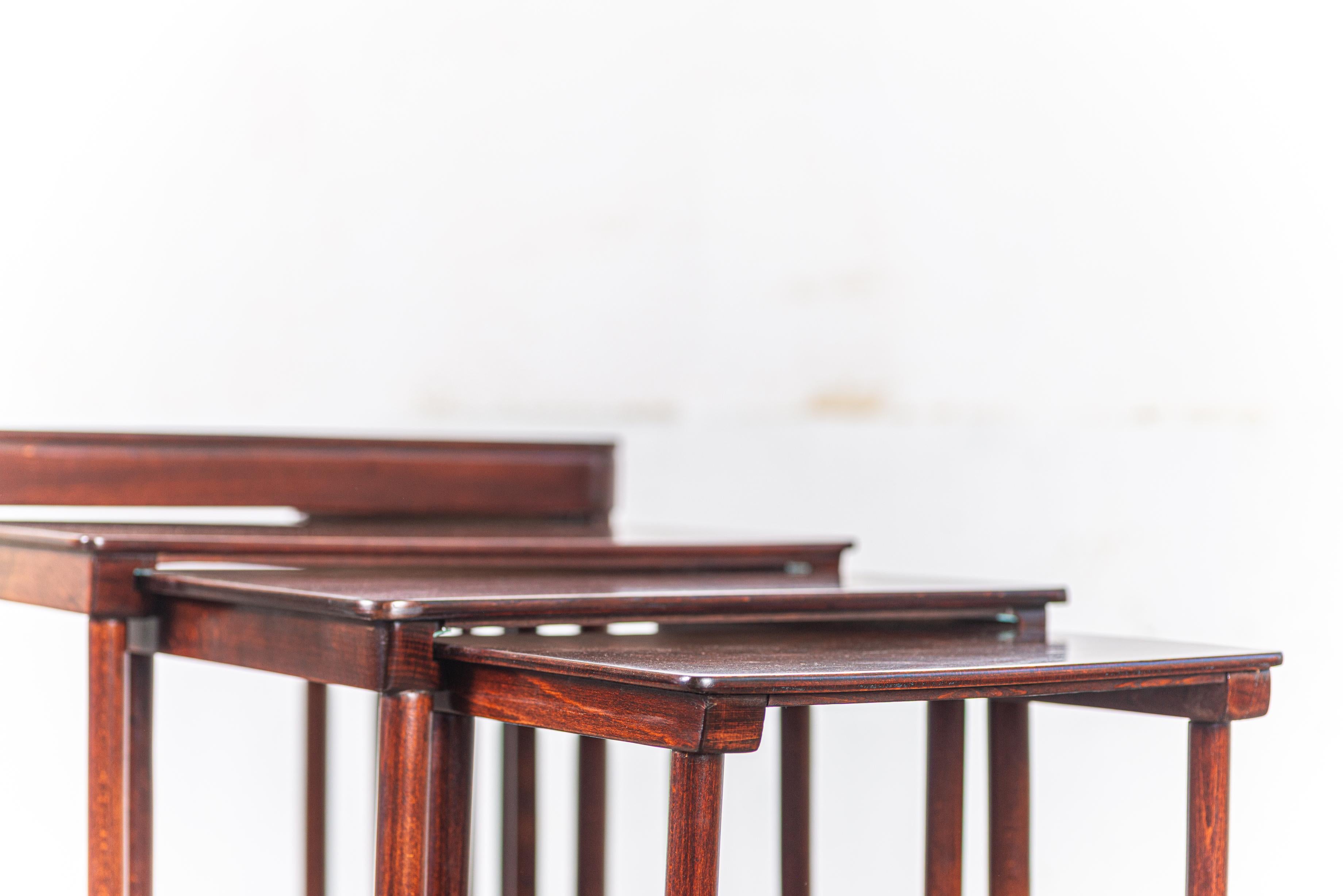 Satz von 4 Beistelltischen aus Buche von Josef Hoffmann für Jacob & Josef Kohn im Angebot 7