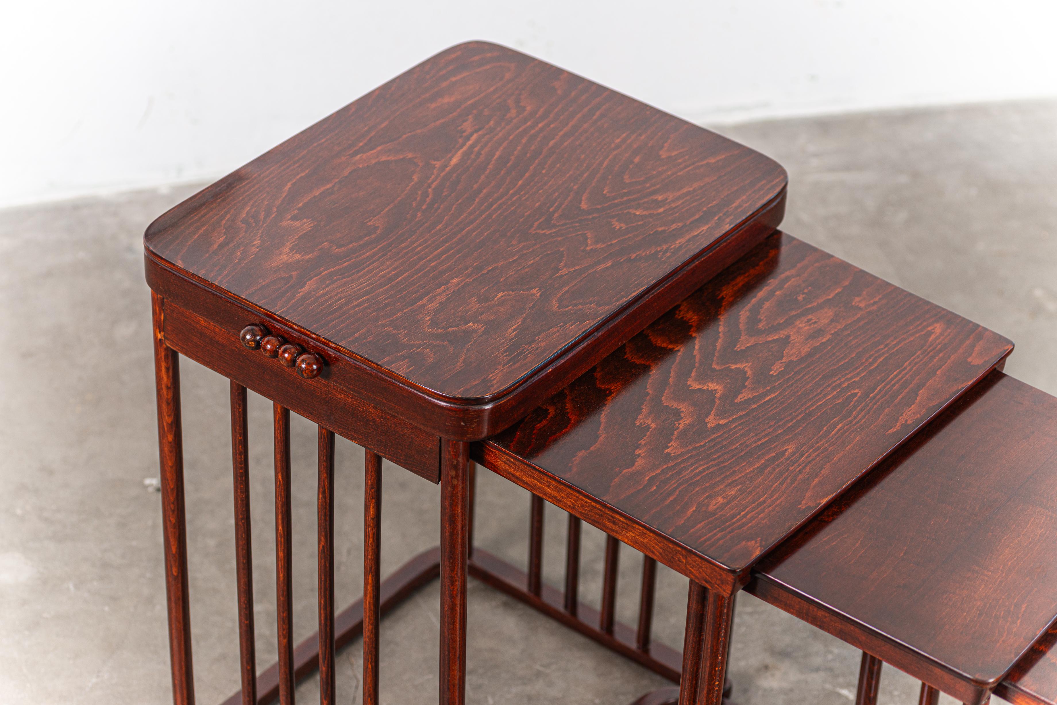 Satz von 4 Beistelltischen aus Buche von Josef Hoffmann für Jacob & Josef Kohn im Angebot 11