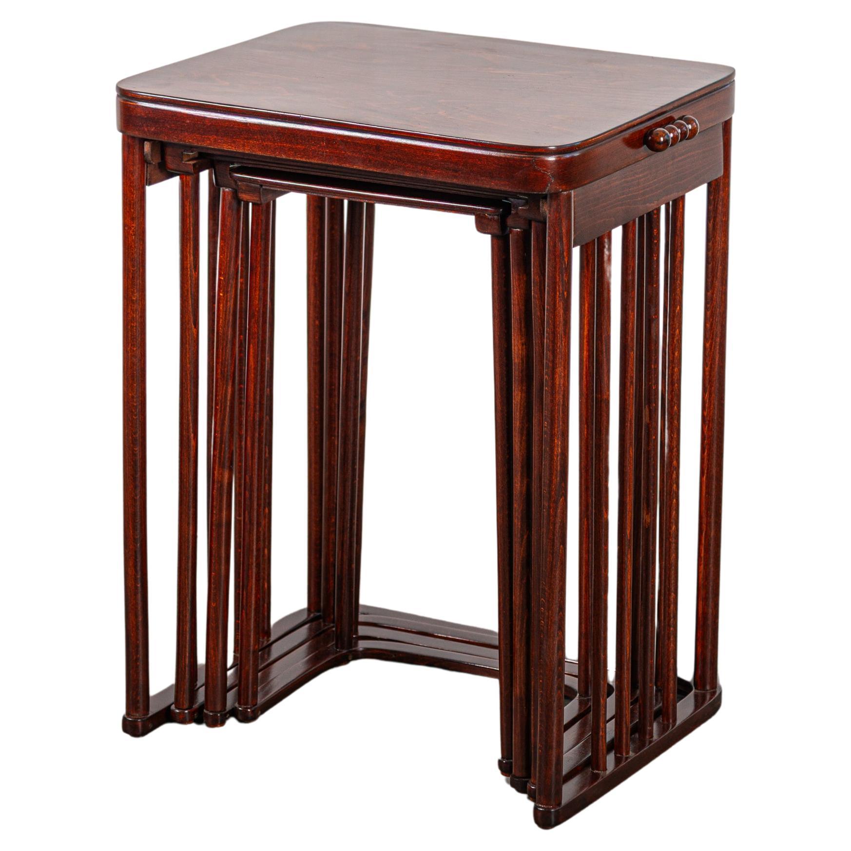 Satz von 4 Beistelltischen aus Buche von Josef Hoffmann für Jacob & Josef Kohn im Angebot