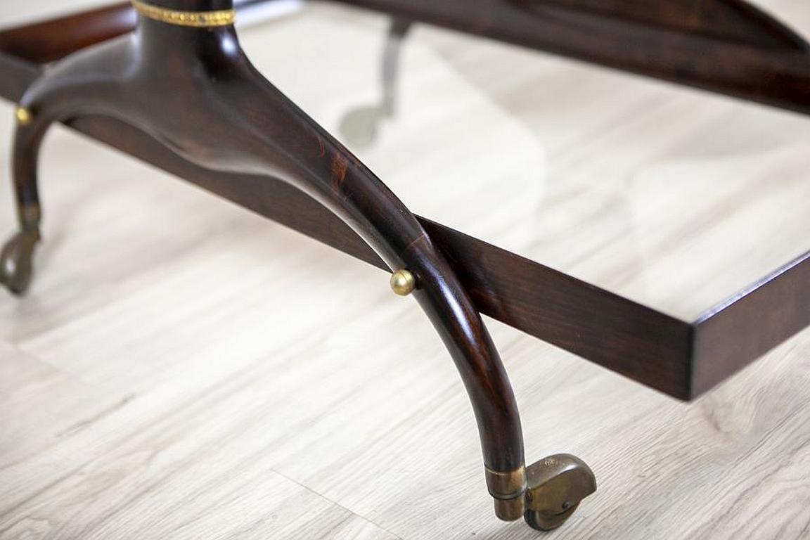 Table d'appoint/meuble à liqueur en hêtre marron foncé de la fin du 20e siècle sur rouleaux en vente 5