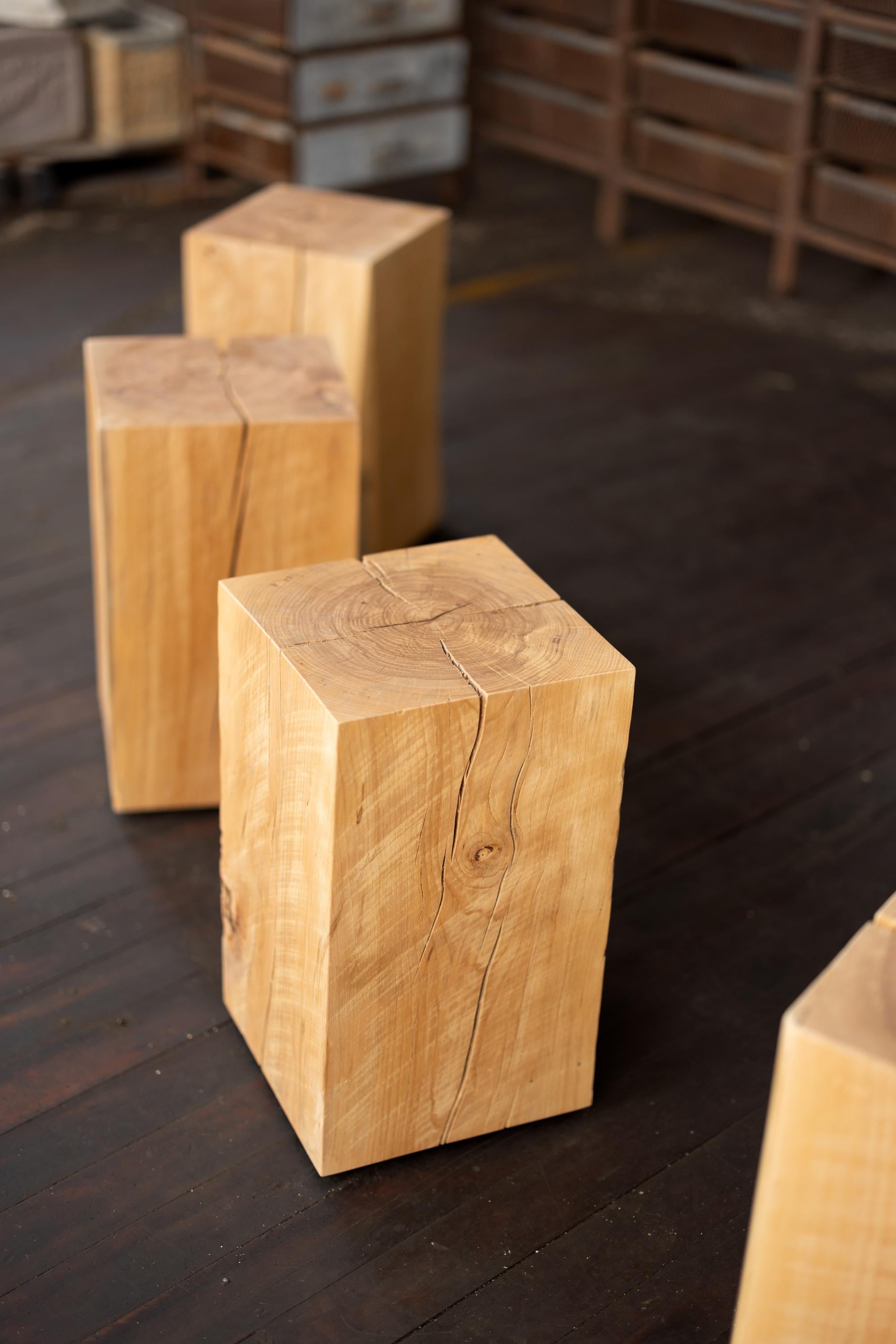 XXIe siècle et contemporain Table d'appoint en bois massif de Beeche (12