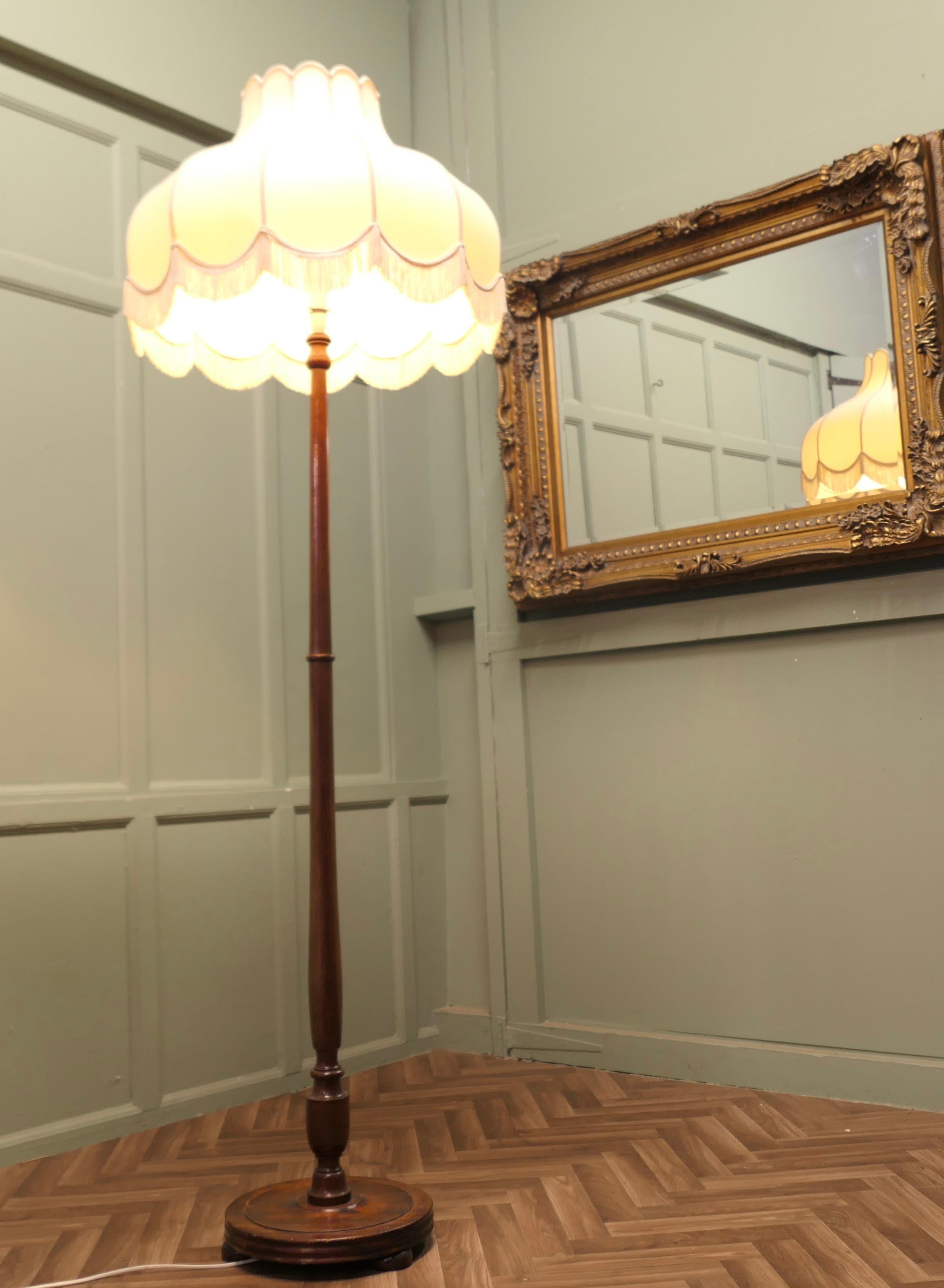 Art Déco Lampada da terra o standard in Beeche con paralume in lino in vendita