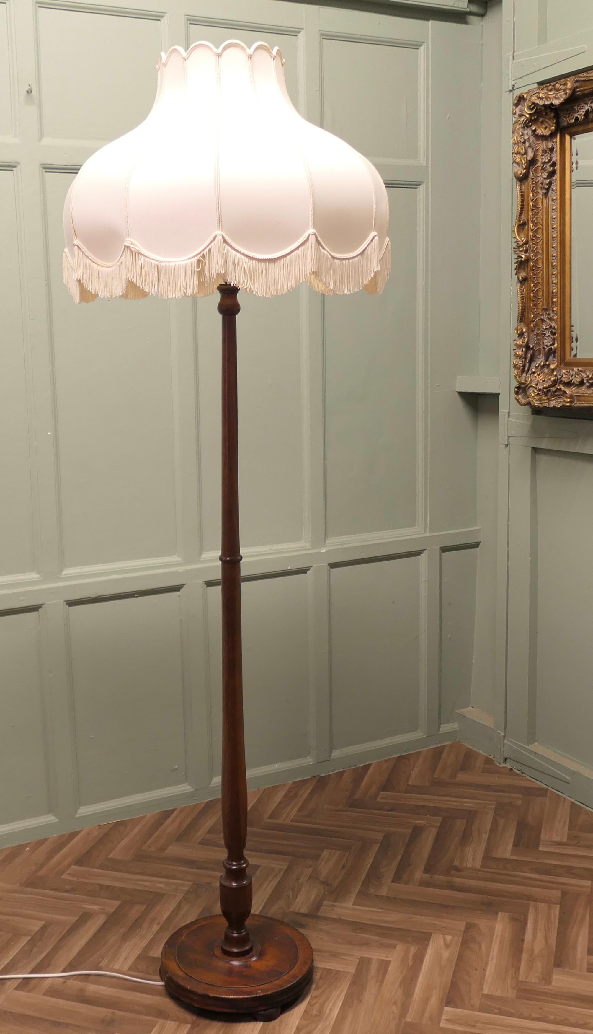 Faggio Lampada da terra o standard in Beeche con paralume in lino in vendita