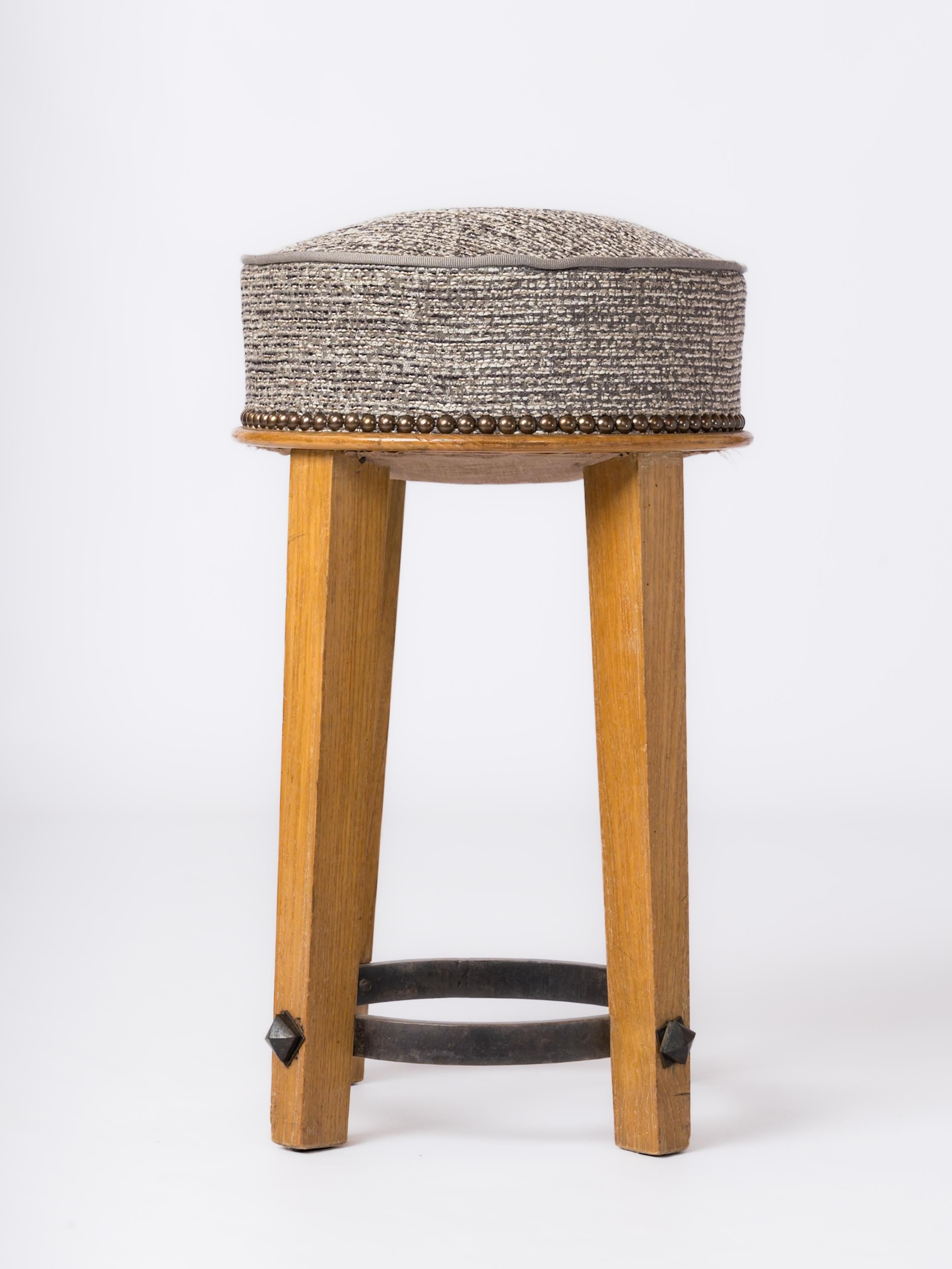 Chic solid beech stool with an iron strap nailed at the base. In the style of André Arbus and Compagnie des Arts Français. Fresh Lelievre fabric upholstery.
In good vintage condition.
This stool will ship from France and can be returned to either
