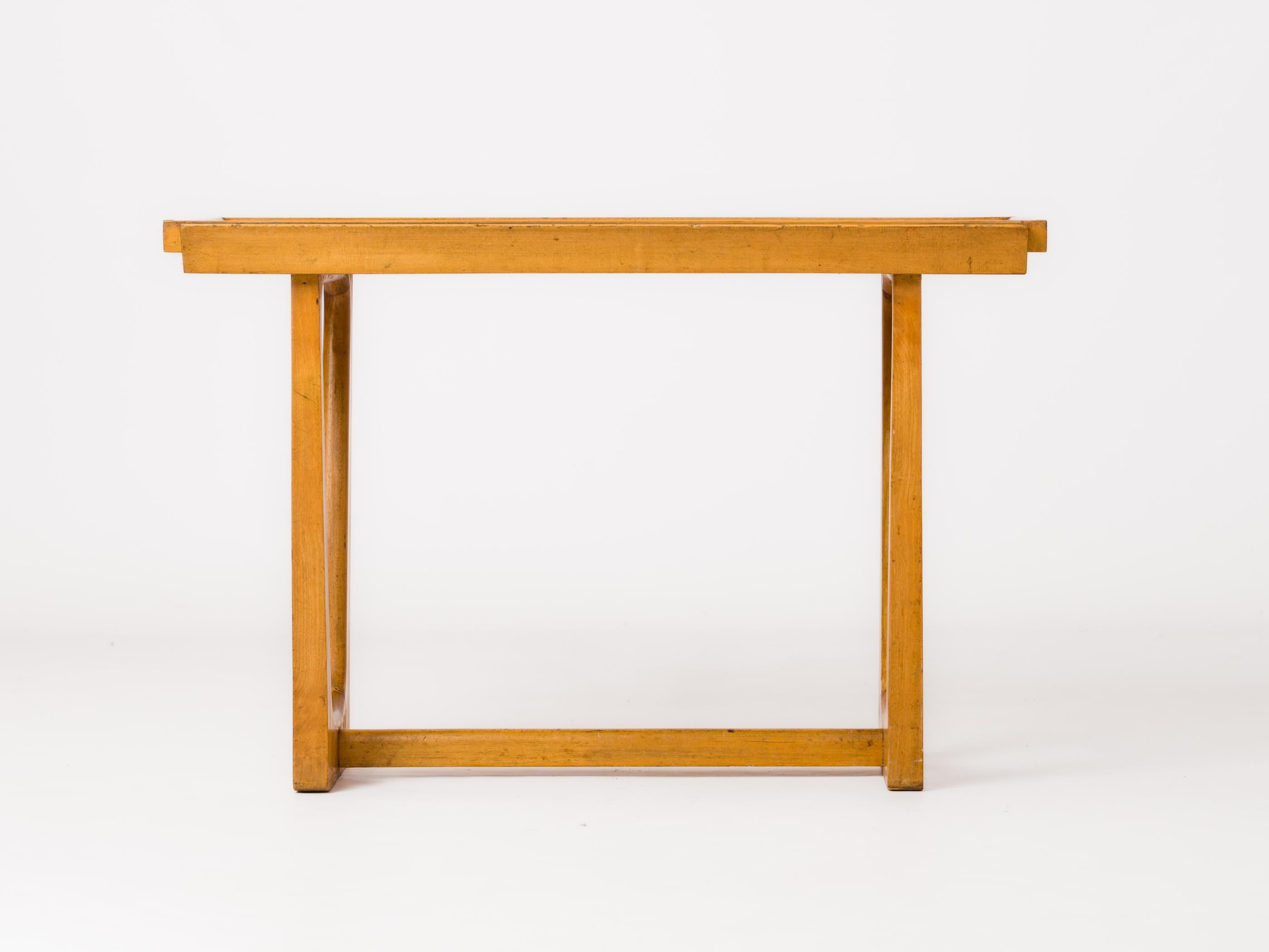Beech side table. France 1960's. Elegant forme libre V shaped base with entretoise. Top in inlaid and refilled ceramic terracotta. In good vintage condition.
This table will ship from France and can be returned to either France or to an upstate NY