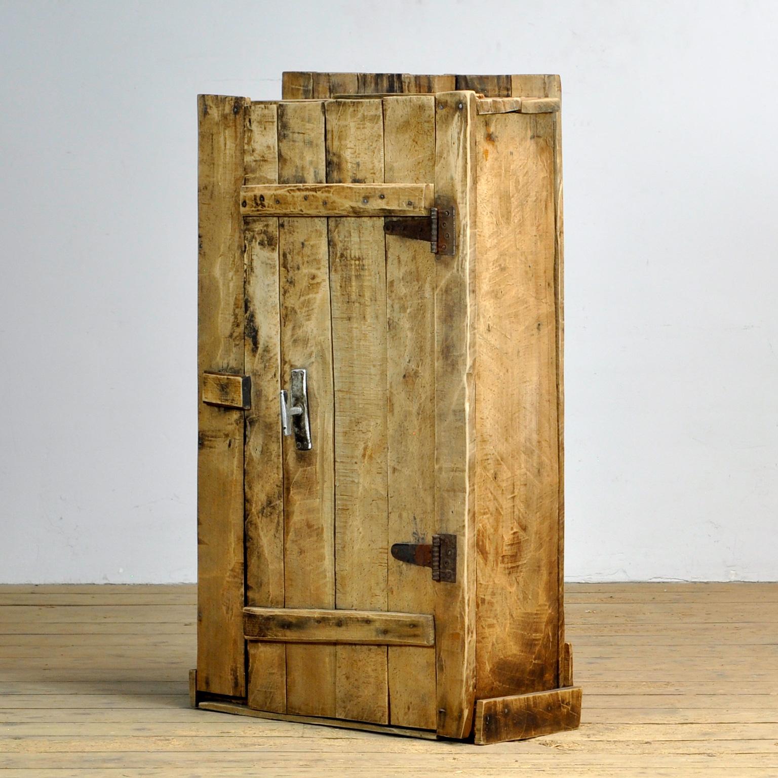 Roumain Armoire Wabi Sabi en hêtre, années 1850 en vente