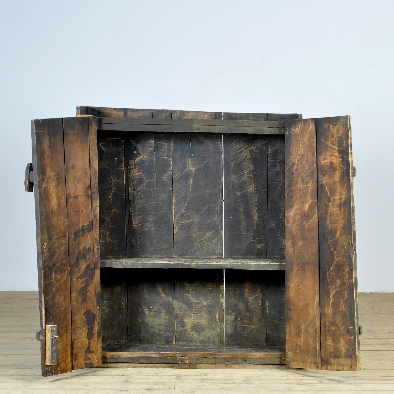Roumain Armoire wabi sabi des années 1850 en vente