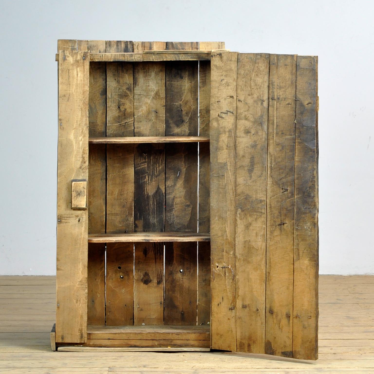 Armoire Wabi Sabi en hêtre, années 1850 Bon état - En vente à Amsterdam, Noord Holland